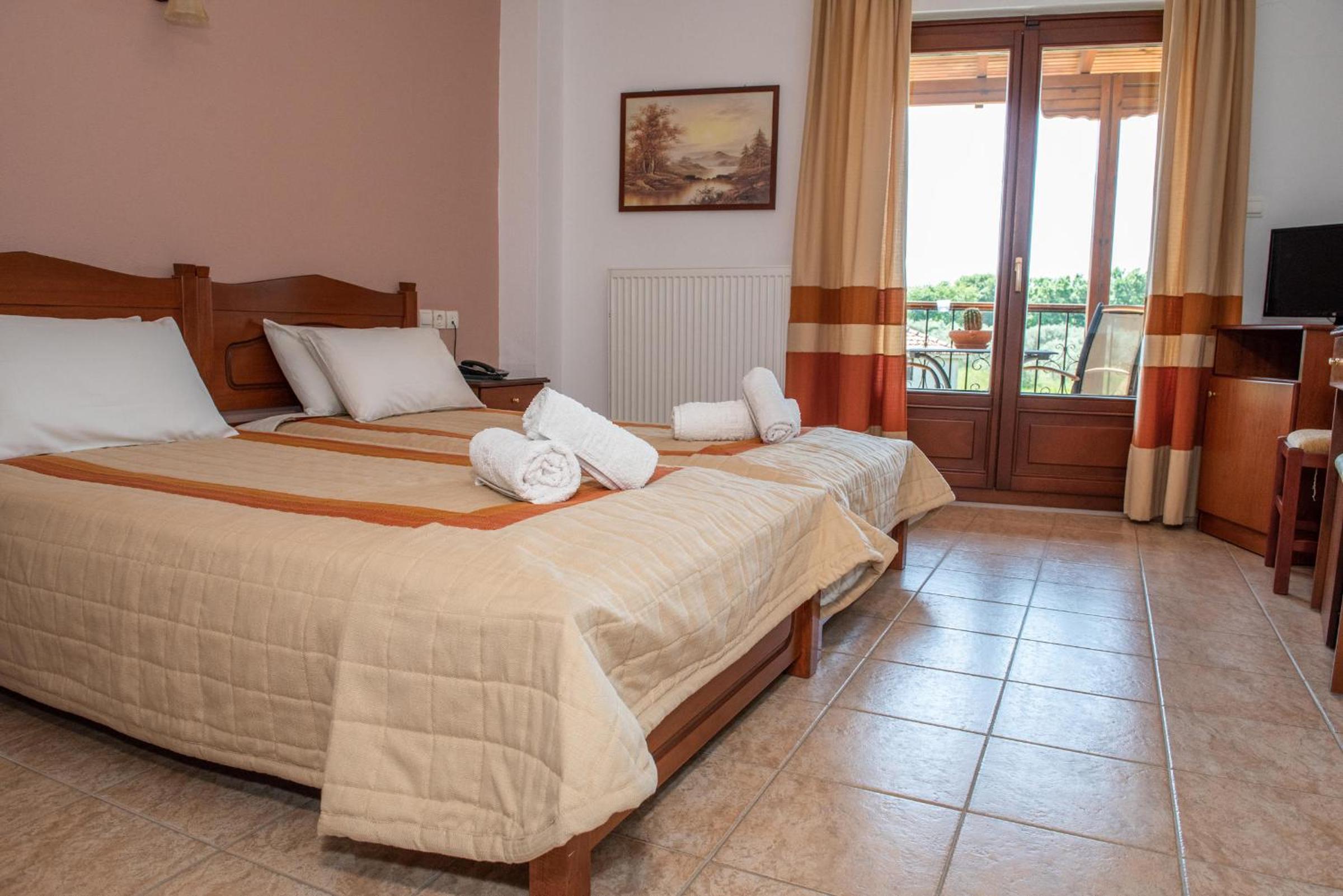 Twin Room - Photo 1