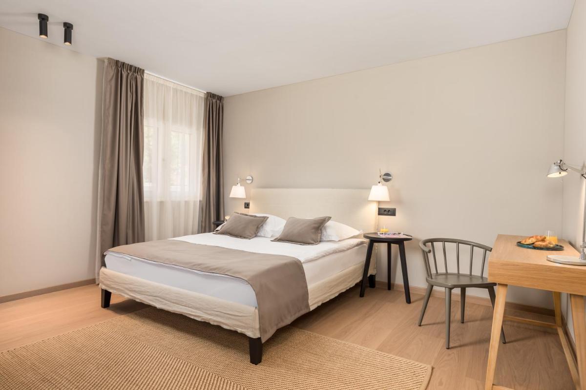 Studio Apartment photo 1