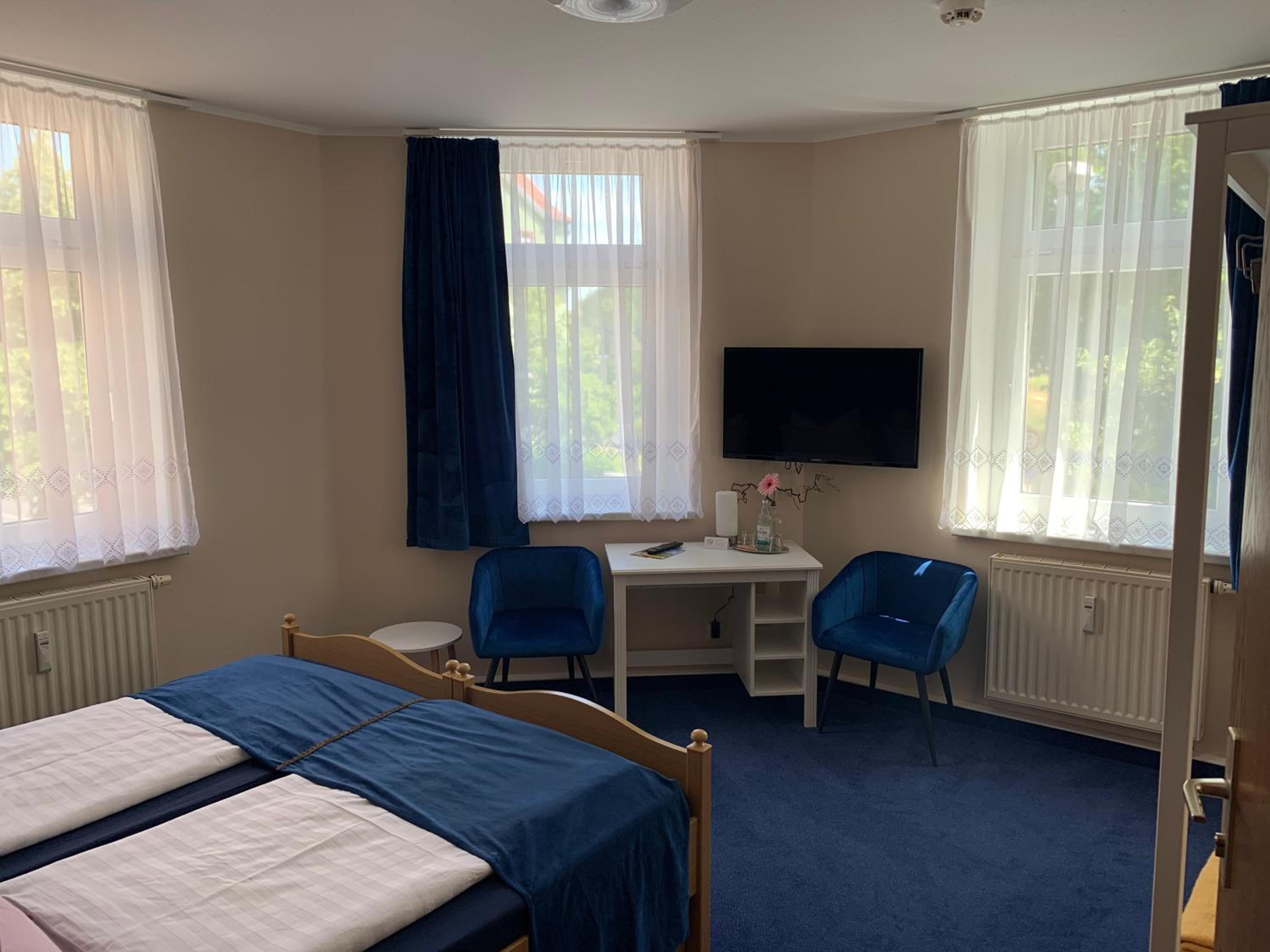 Double or Twin Room - Photo 5