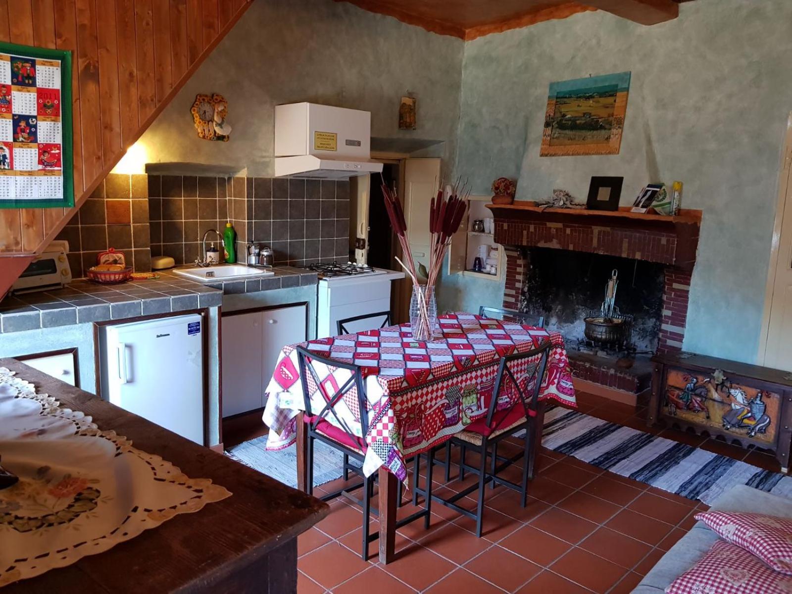 Apartment - Split Level - Photo 2