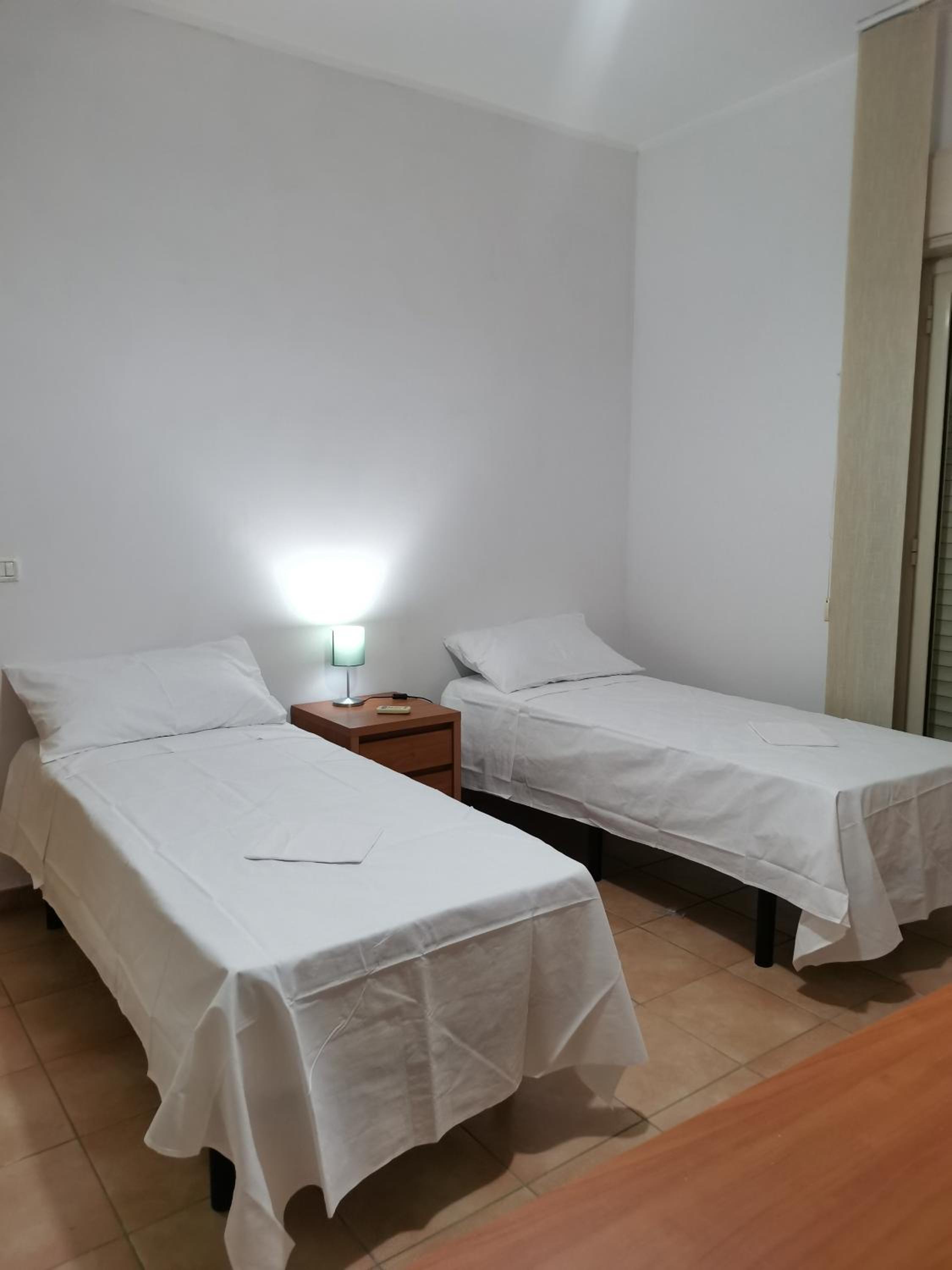 Twin Room with Private Bathroom photo 1
