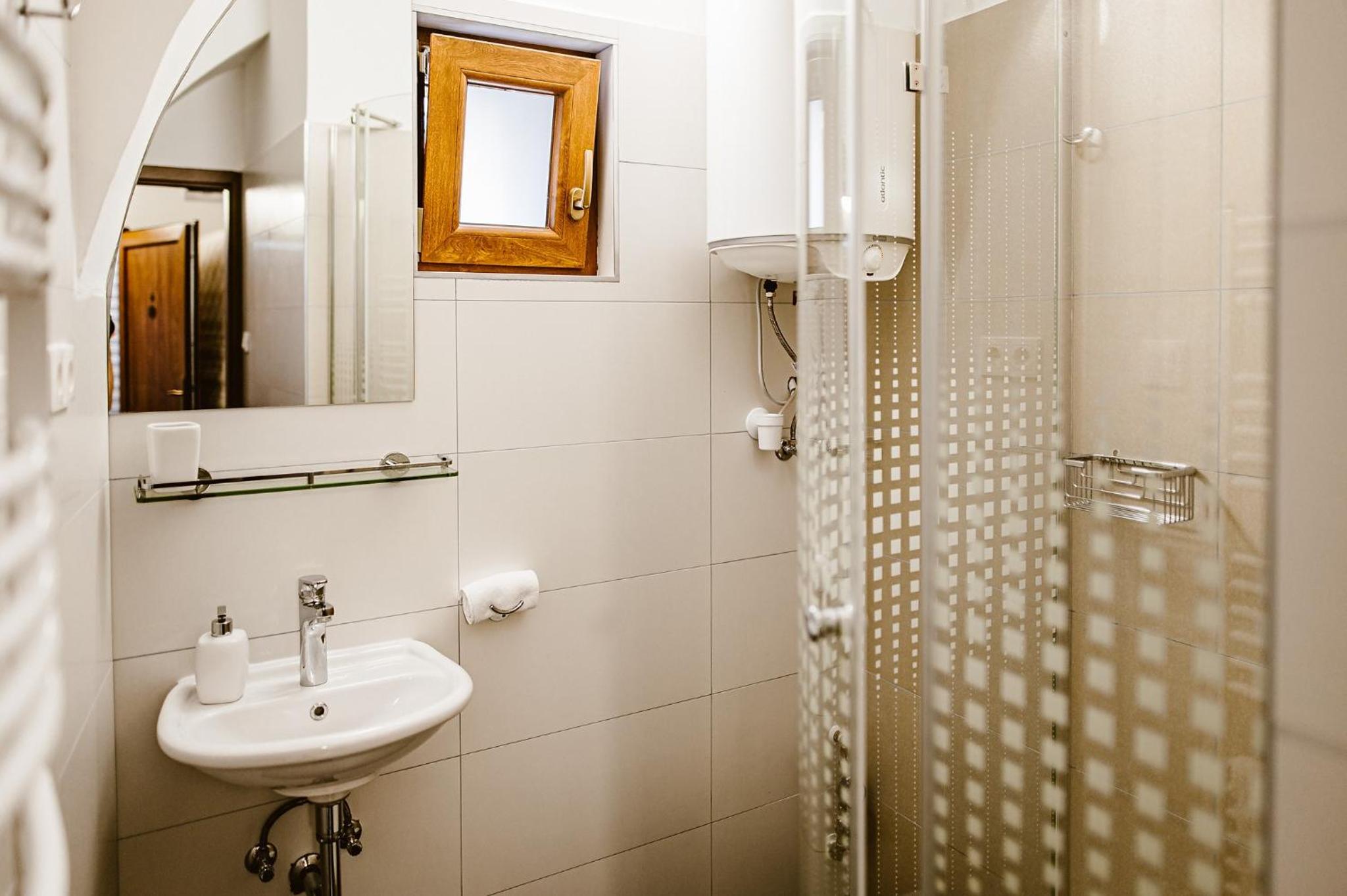 Deluxe Double or Twin Room - Photo 10