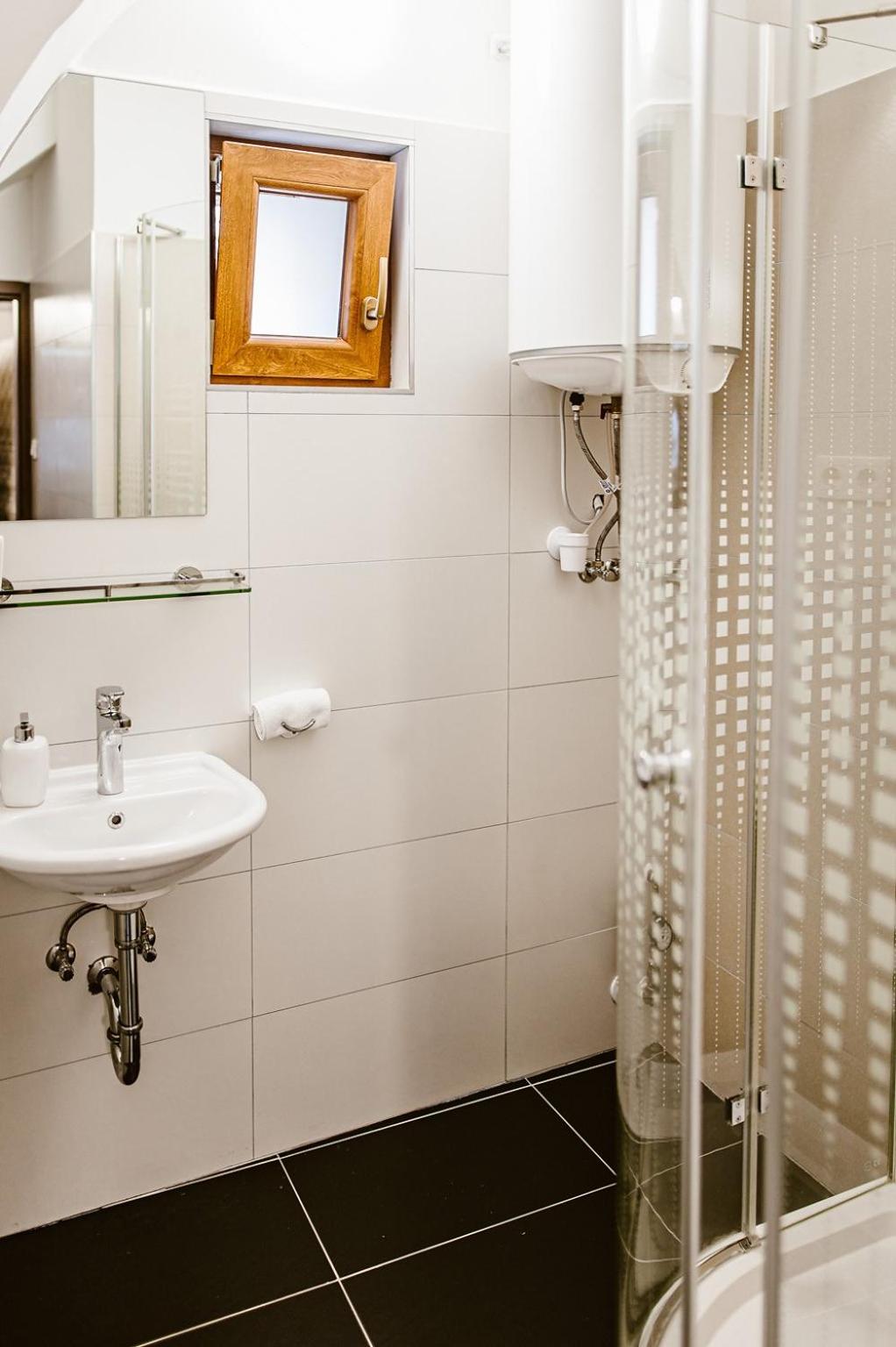 Deluxe Double or Twin Room - Photo 13