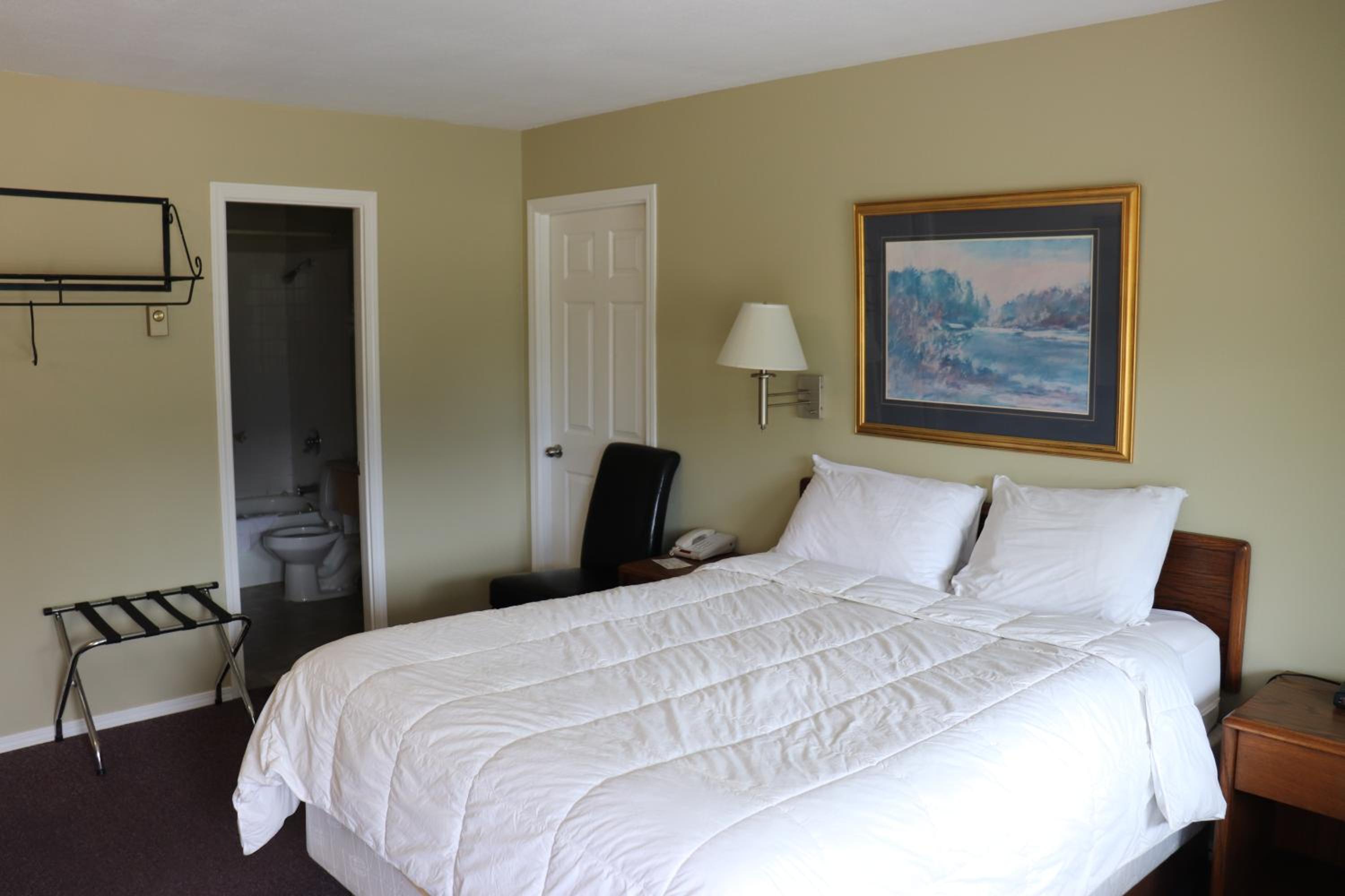 Standard Queen Room photo 3