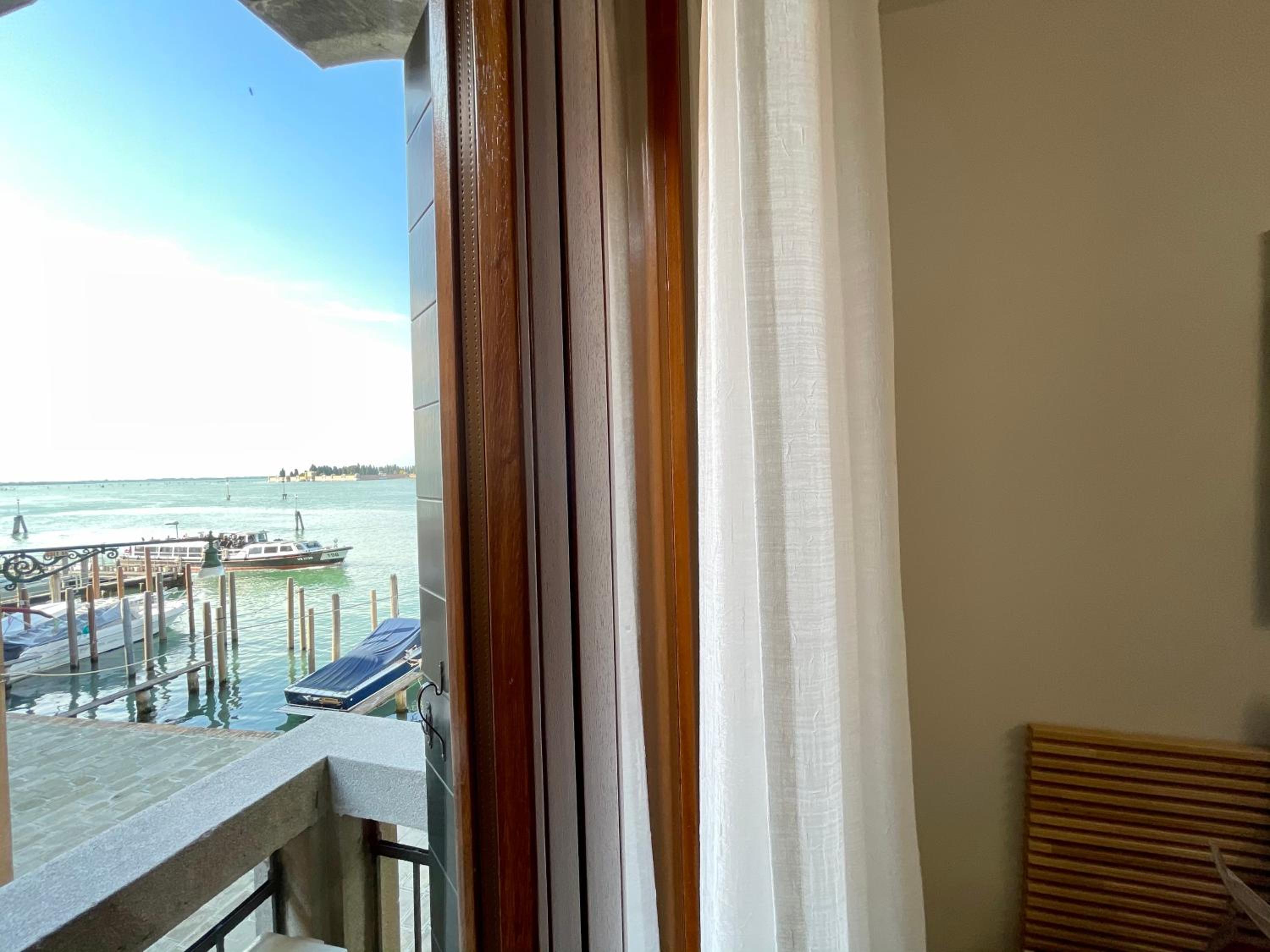 Two-Bedroom Apartment with Sea View photo 2