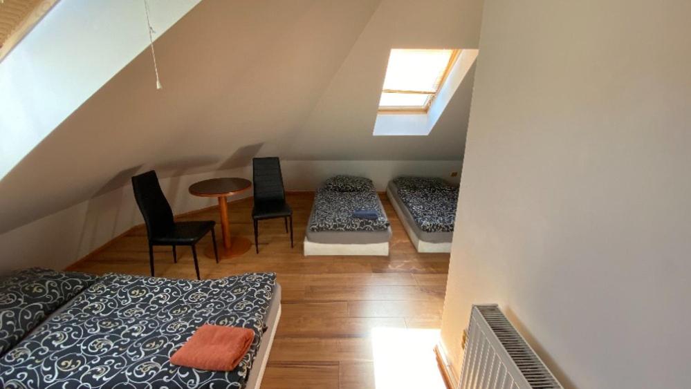 Apartment - Split Level - Photo 17