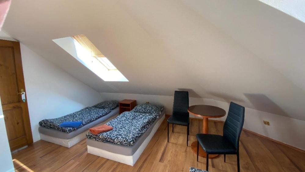 Apartment - Split Level - Photo 16