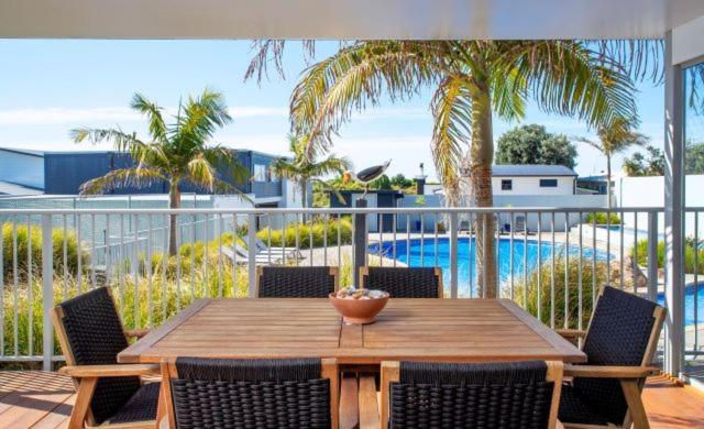 Apartment with Pool View  photo 1