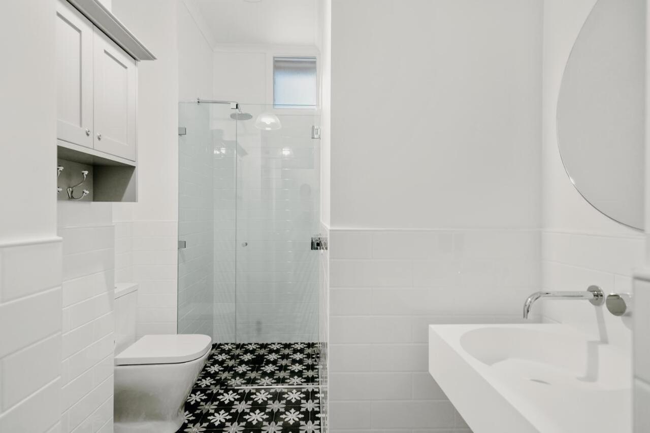 Single Room with Shared Bathroom photo 3