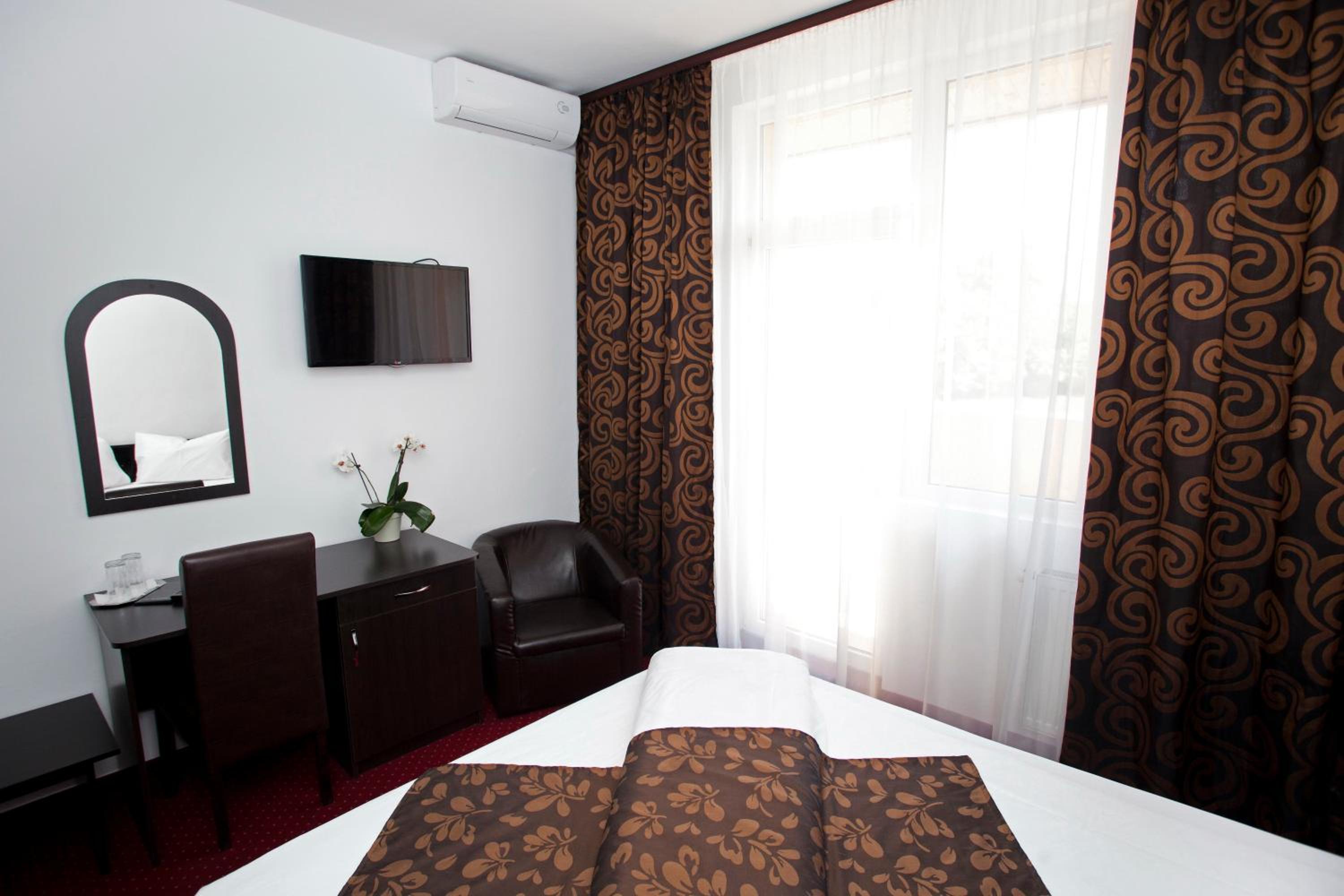 Comfort Double Room with Balcony - Photo 3