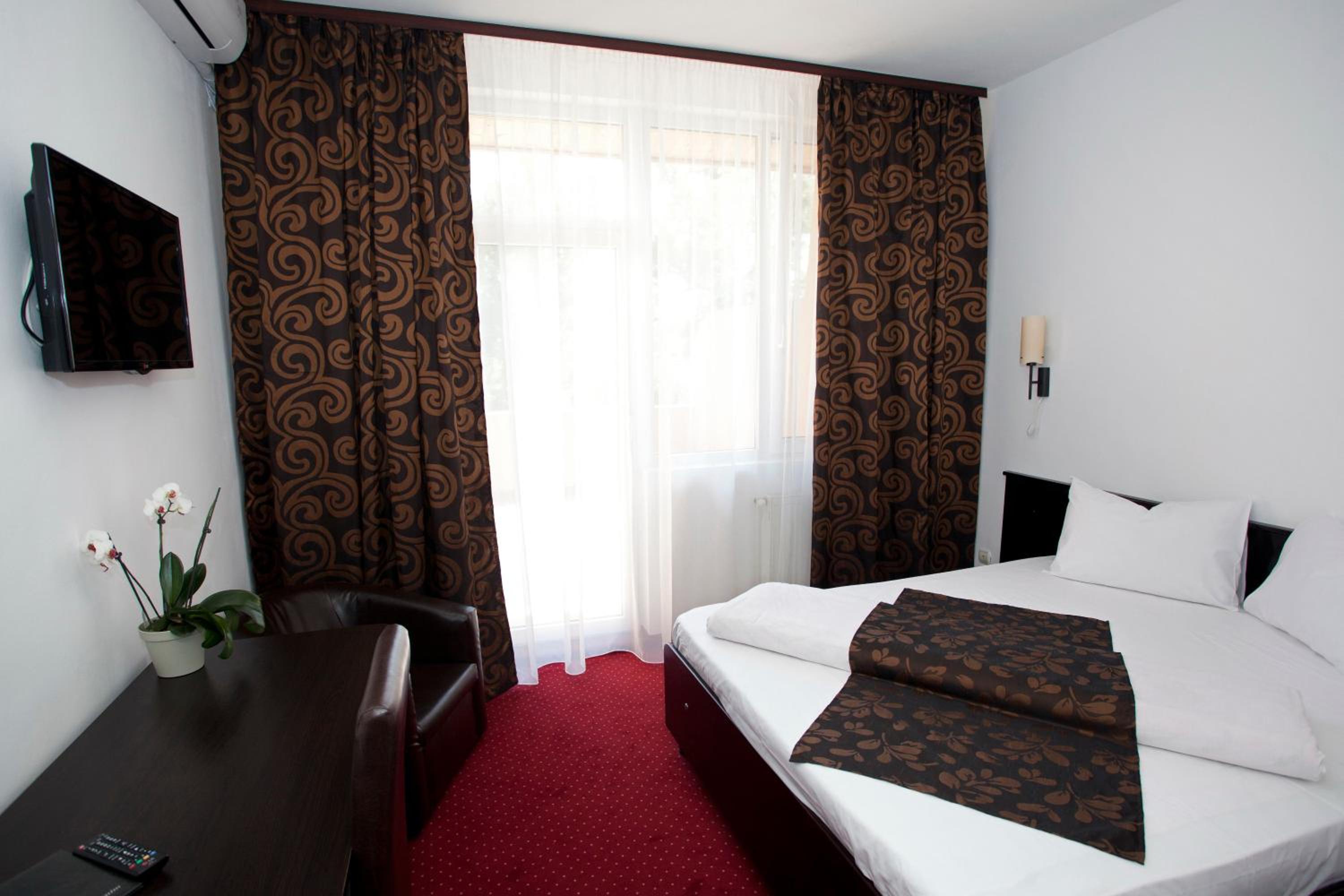 Comfort Double Room with Balcony - Photo 2