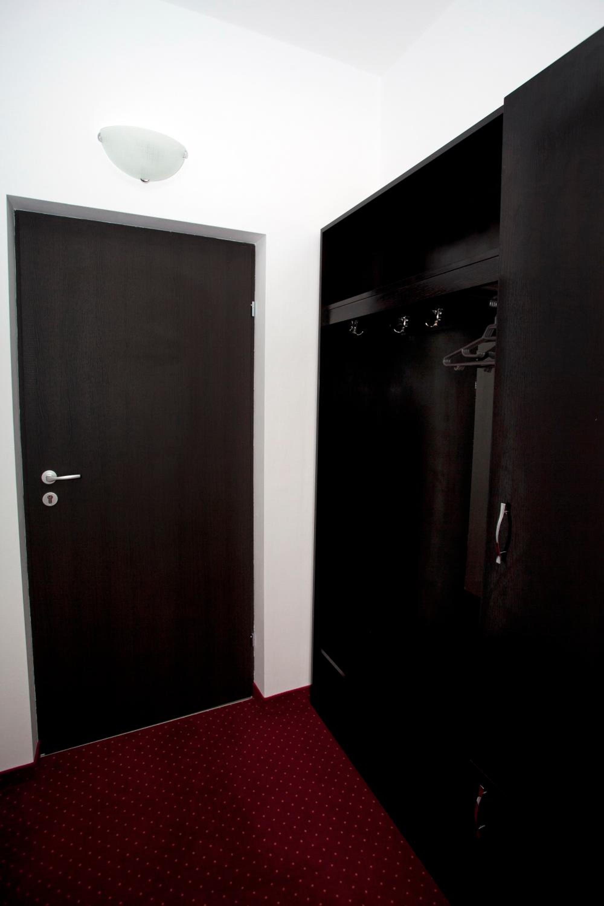 Comfort Double Room with Balcony - Photo 6