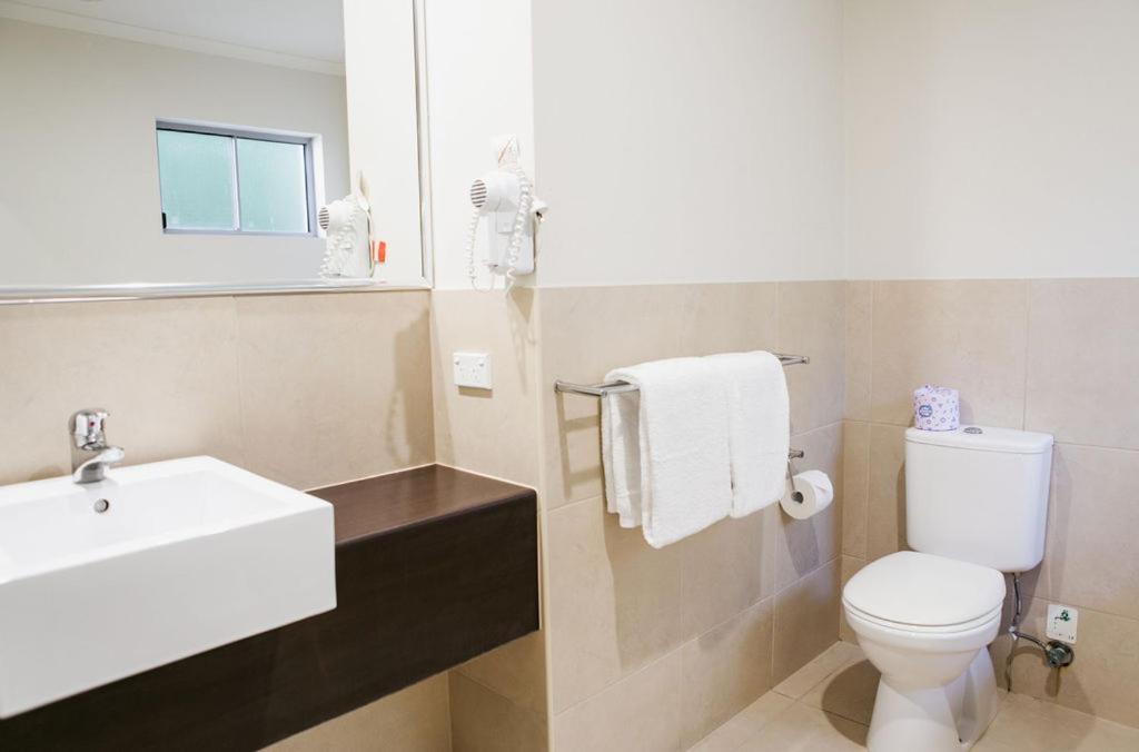 Queen Room - Photo 10