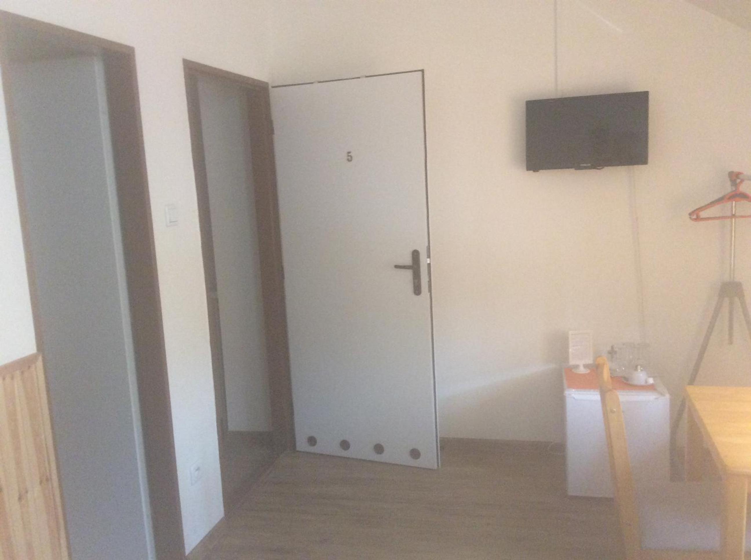 Twin Room - Photo 1