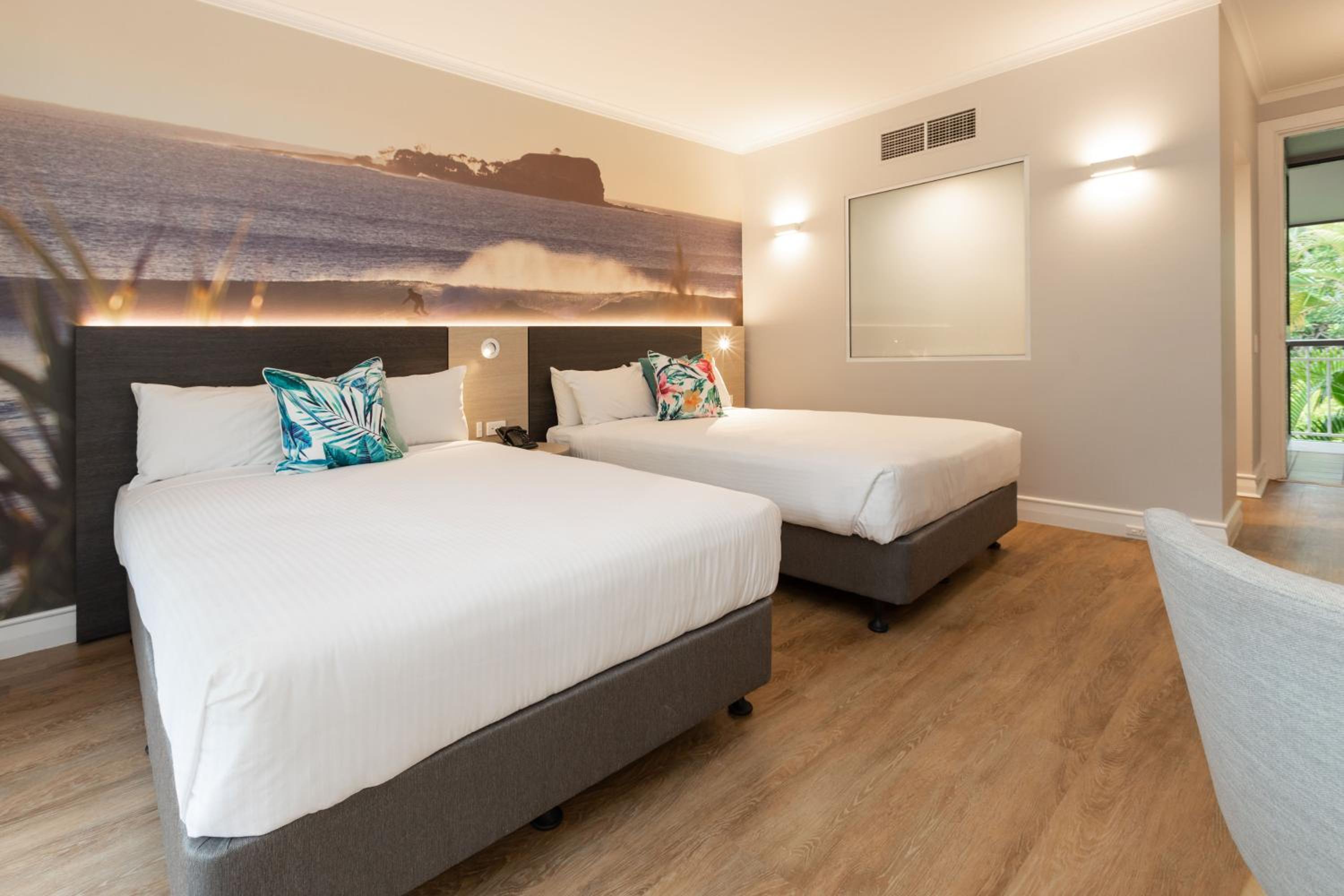 Executive Double Room with Two Double Beds and Lagoon View - Photo 7