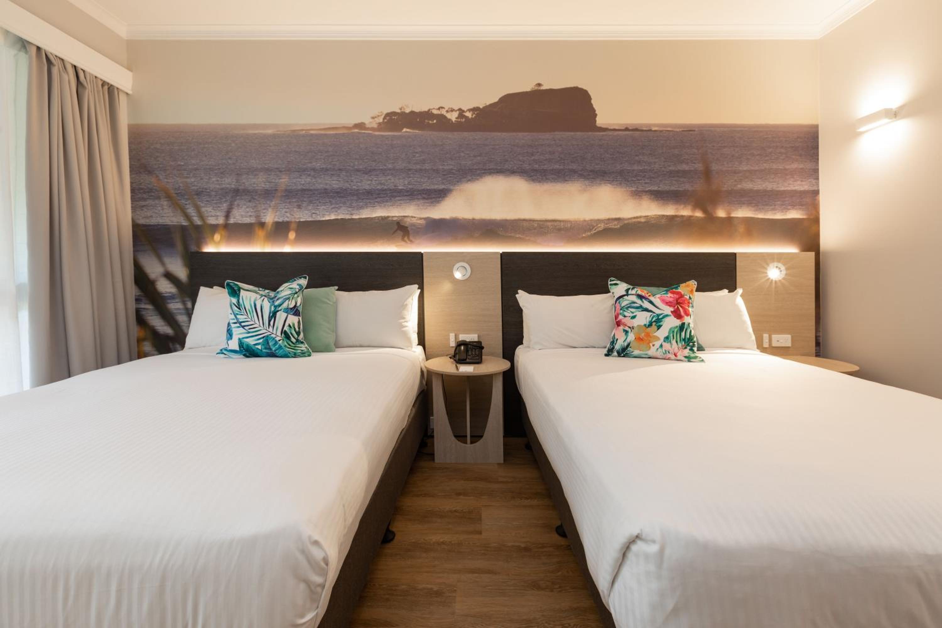 Executive Double Room with Two Double Beds and Lagoon View - Photo 6