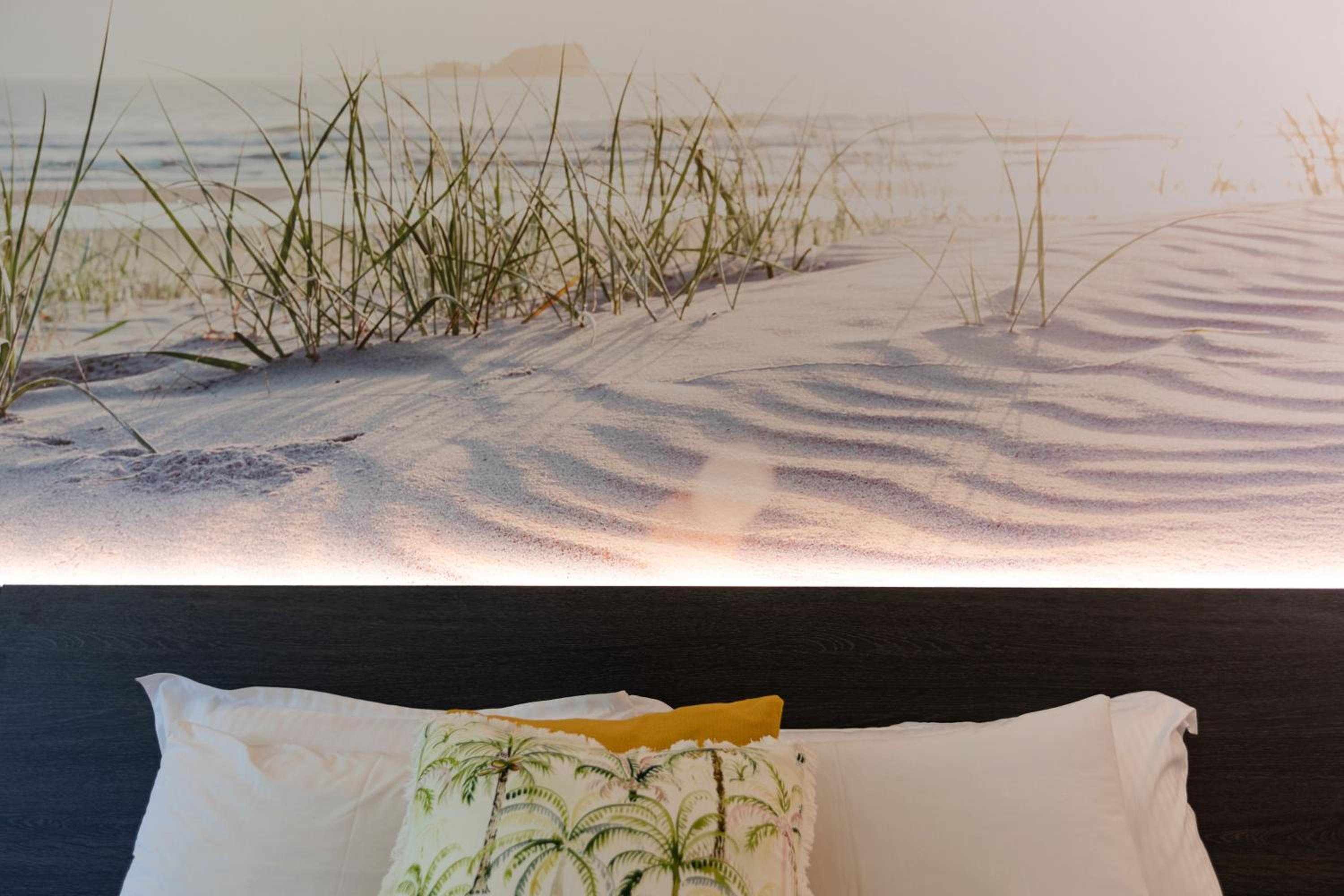 Executive Double Room with Two Double Beds and Lagoon View - Photo 5