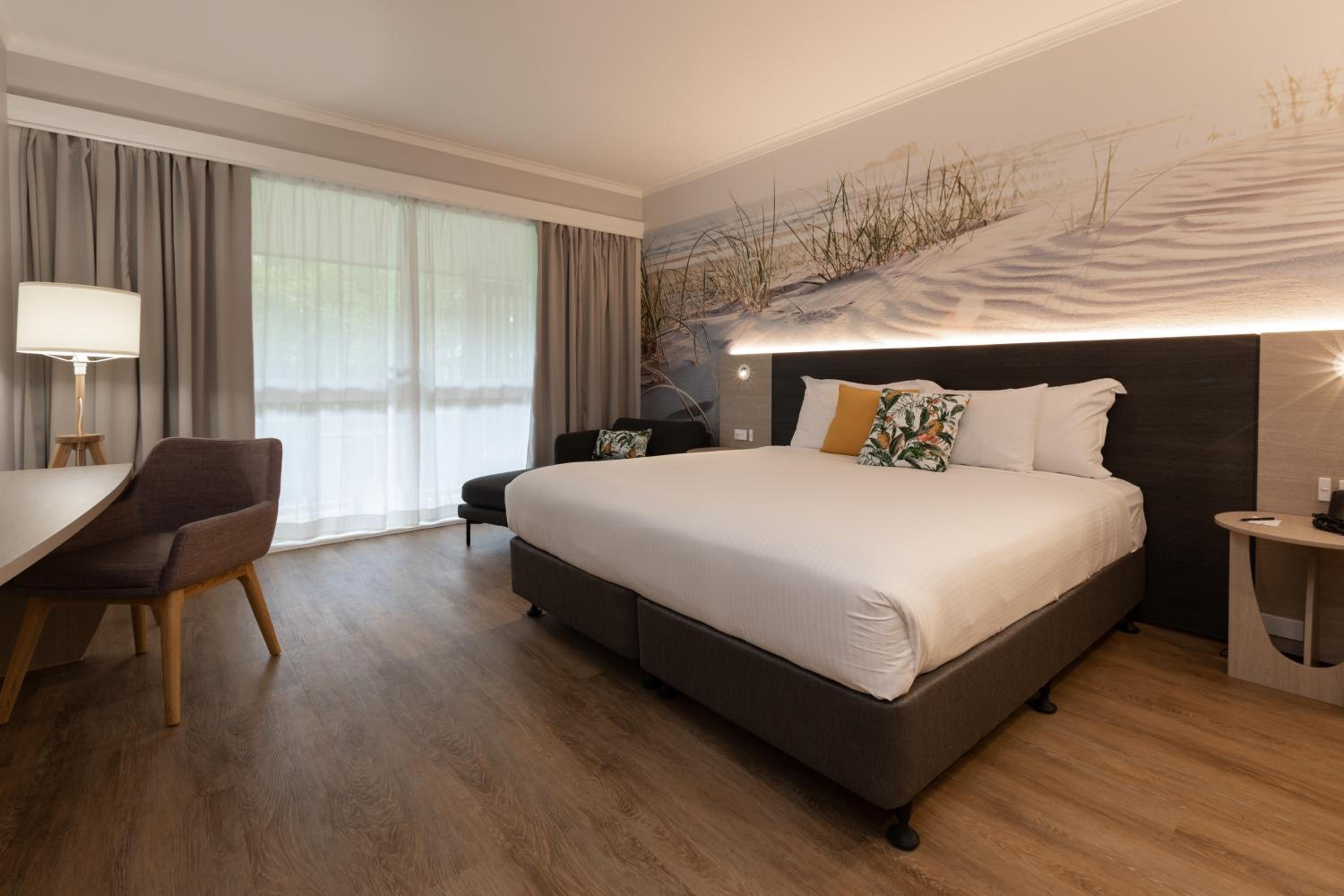 Executive King Room with Lagoon View - Photo 7