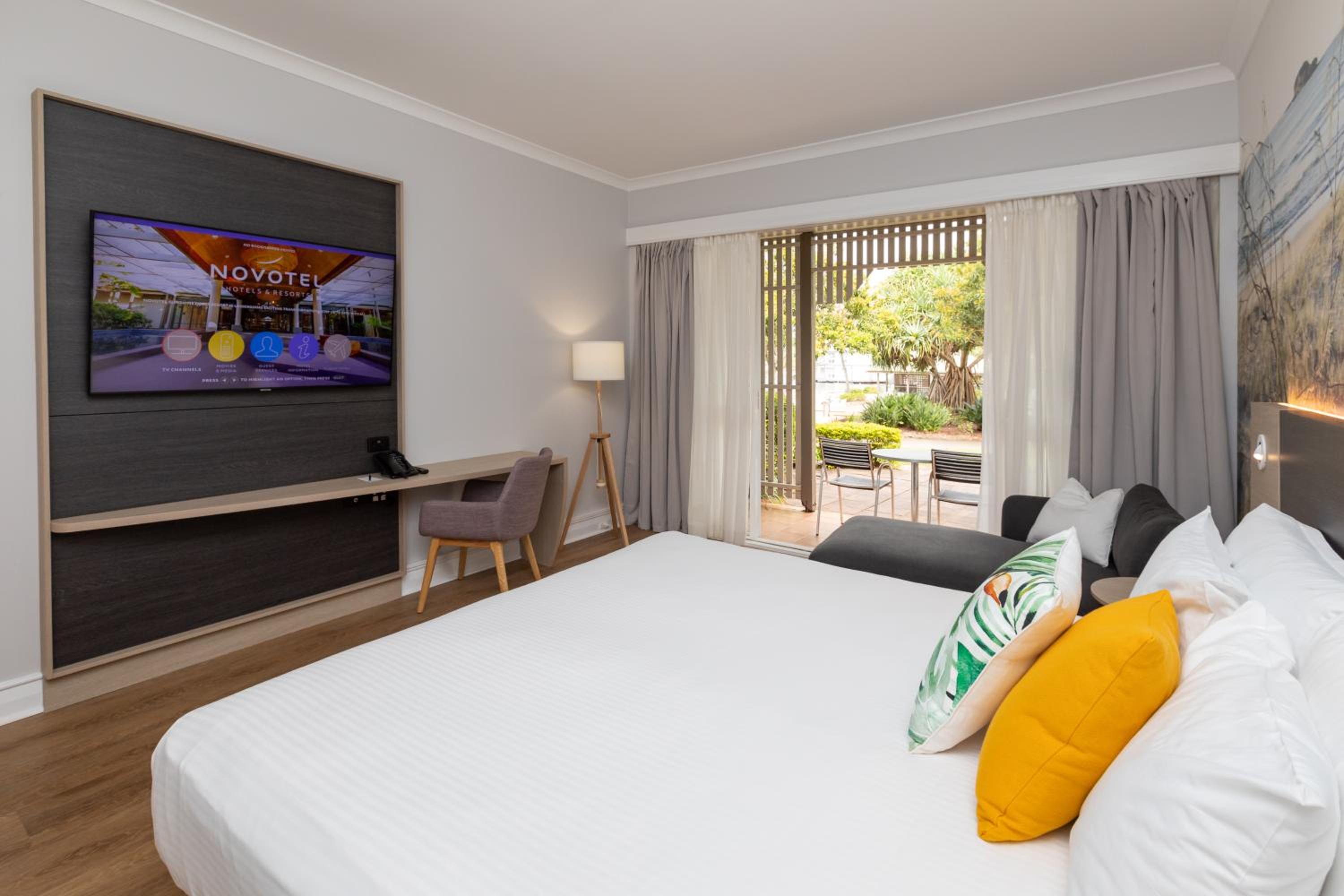 Executive King Room with Lagoon View - Photo 8