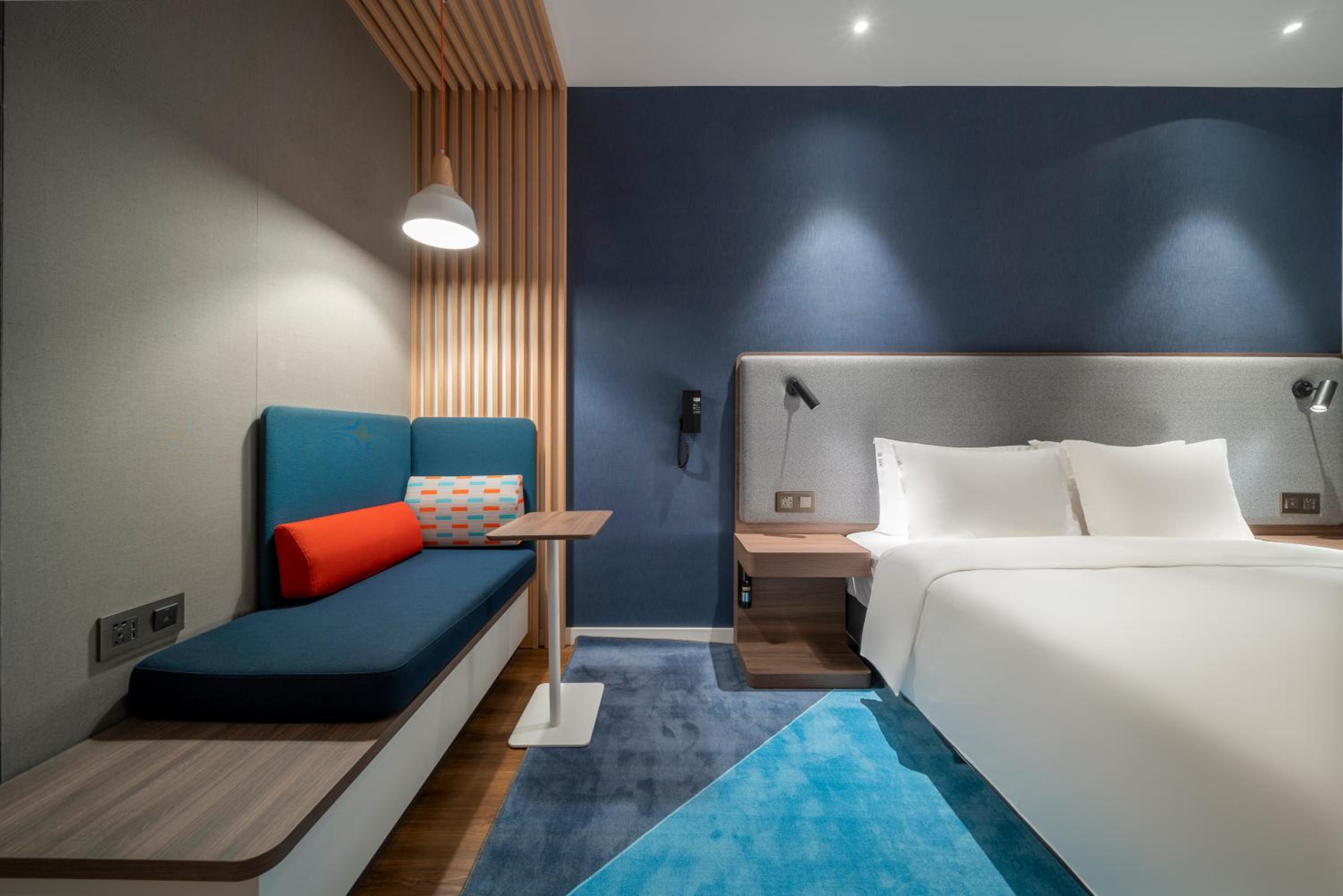 Standard King Room - Photo 3