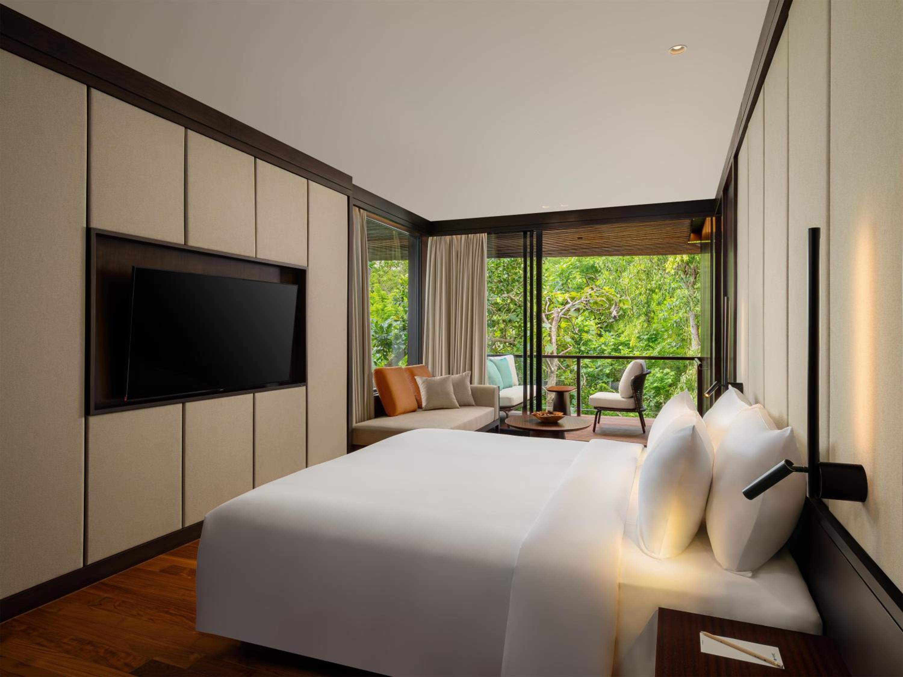 Deluxe Room with Balcony and Jungle View