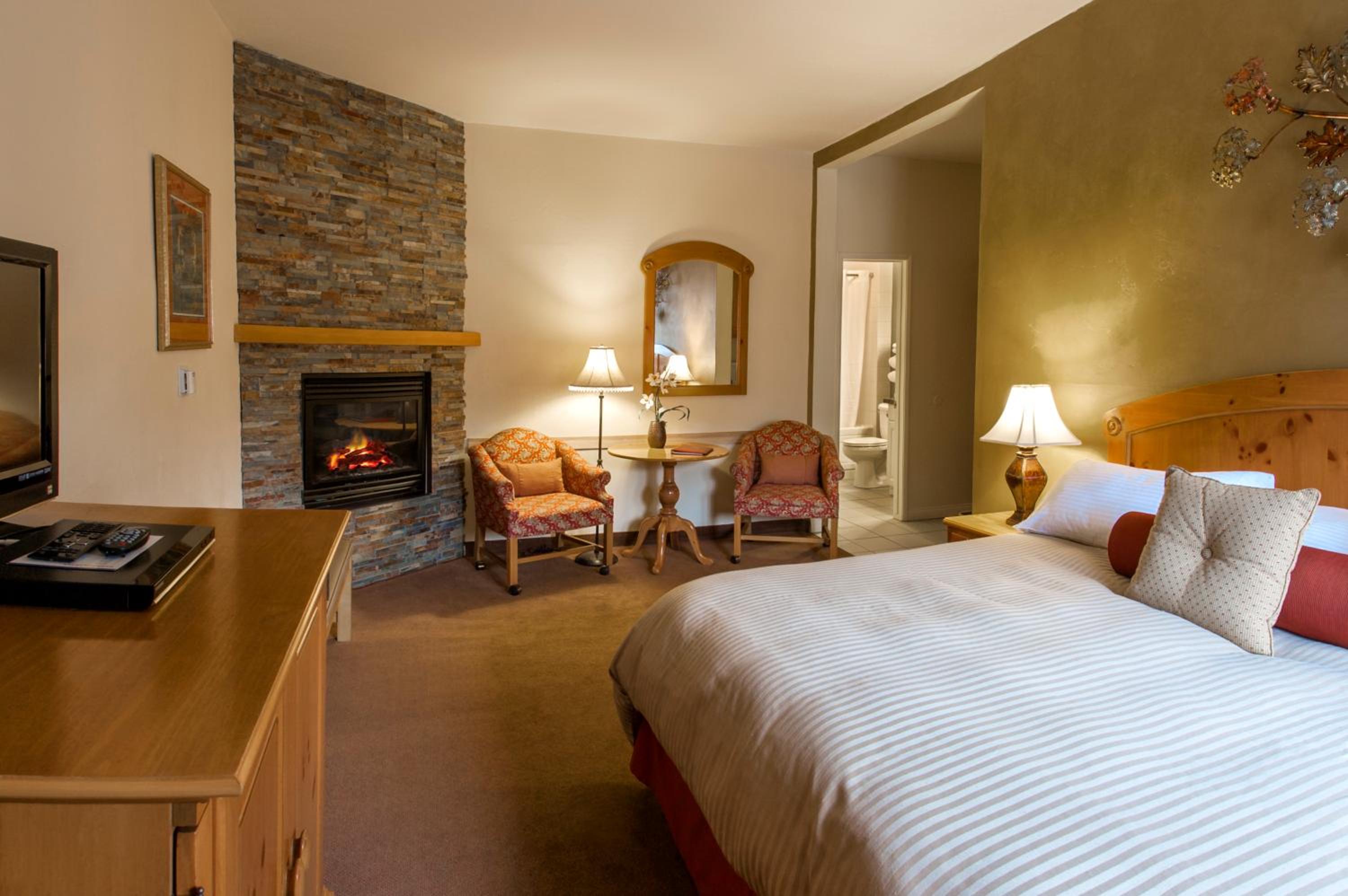 King Room with Fireplace - Photo 7