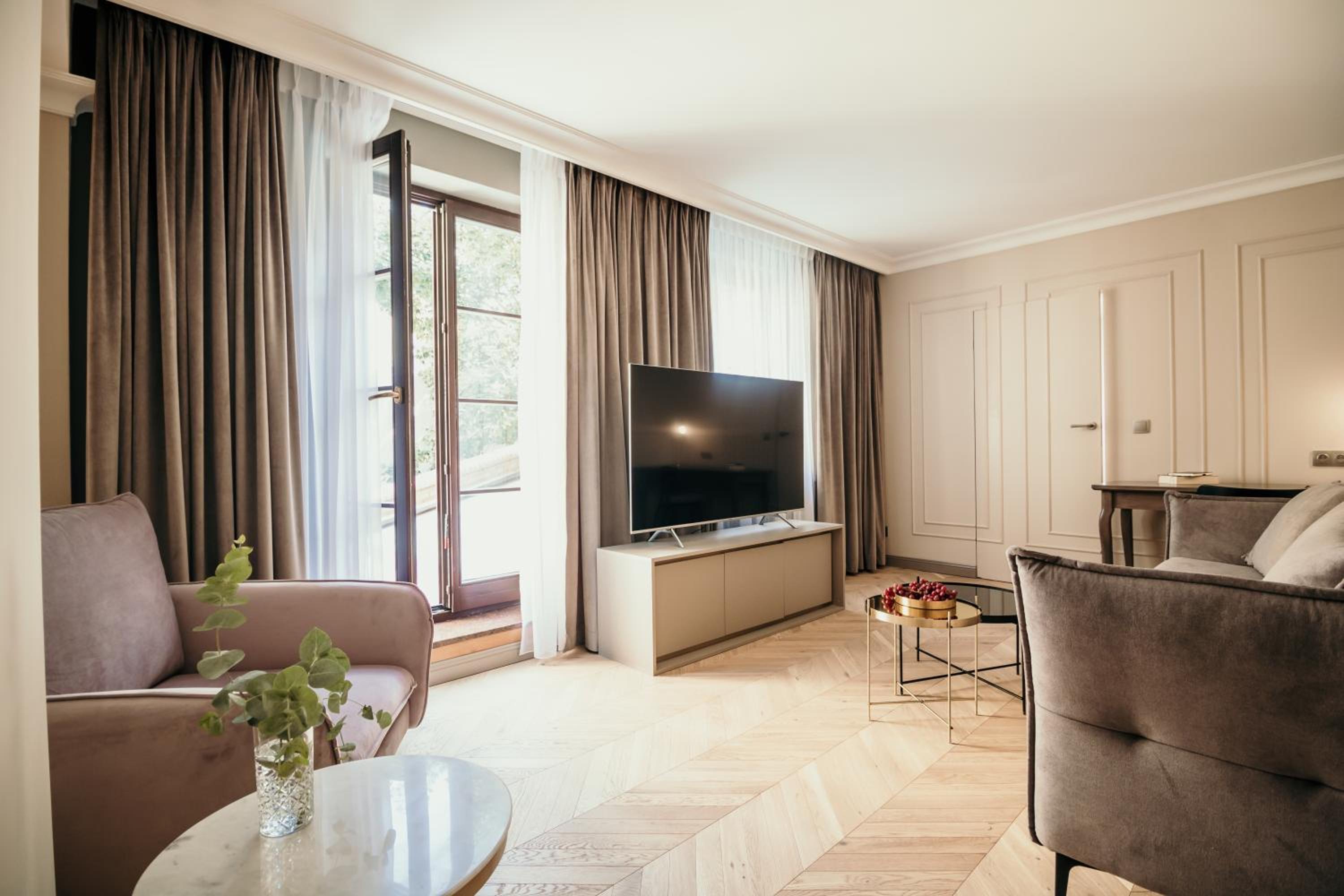 One-Bedroom Apartment with Terrace