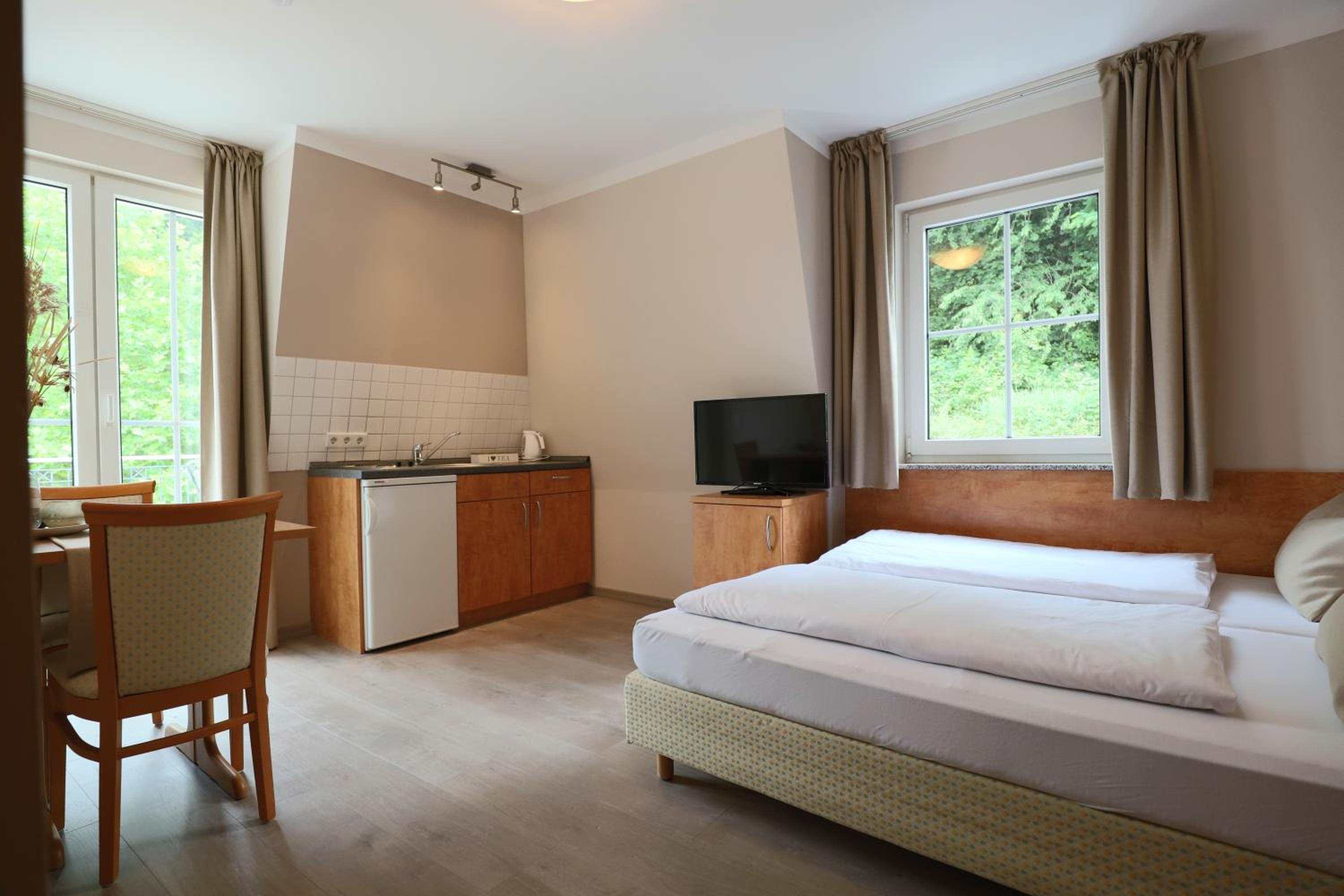 Apartment with Terrace - Photo 10