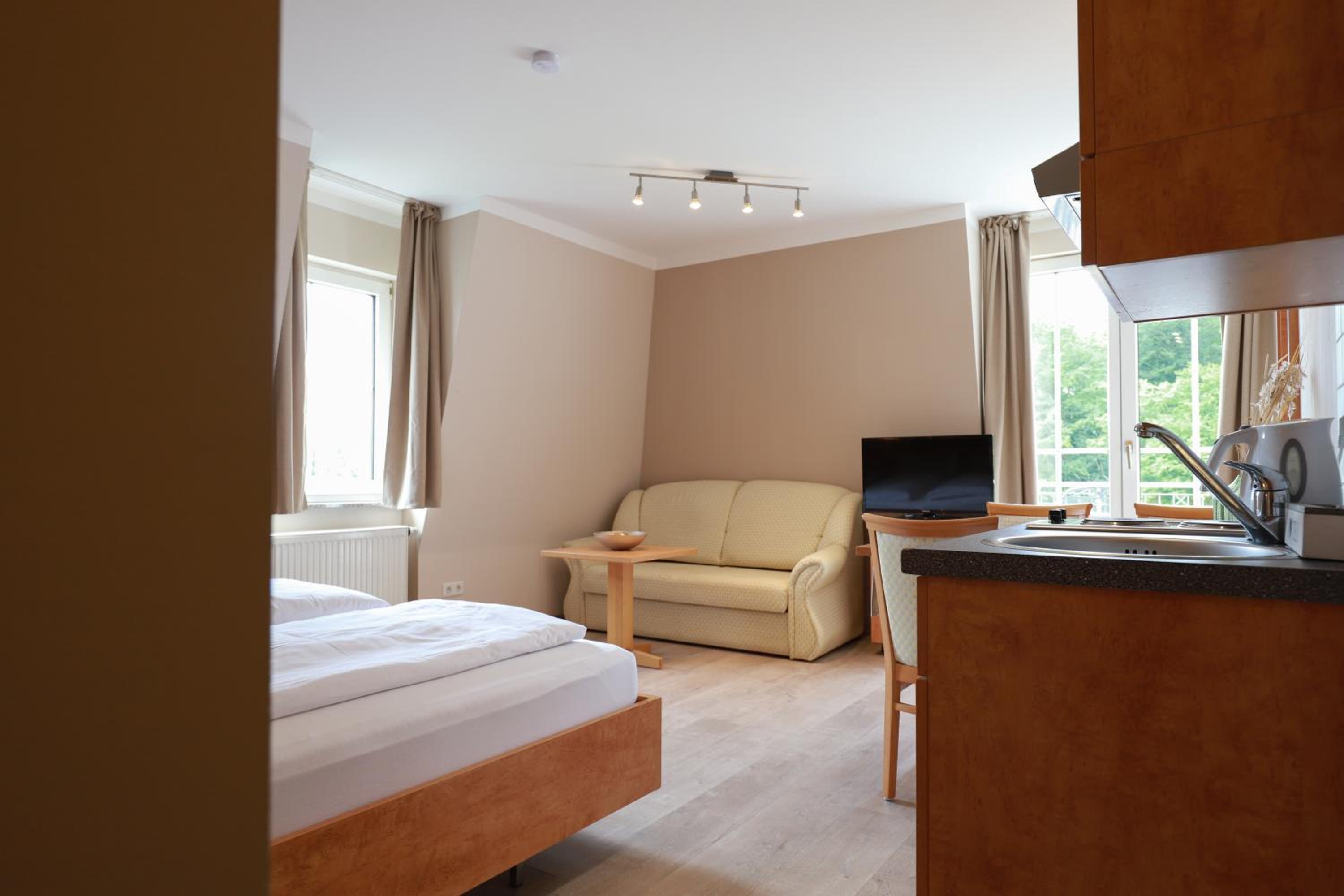 Apartment with Mountain View - Photo 10