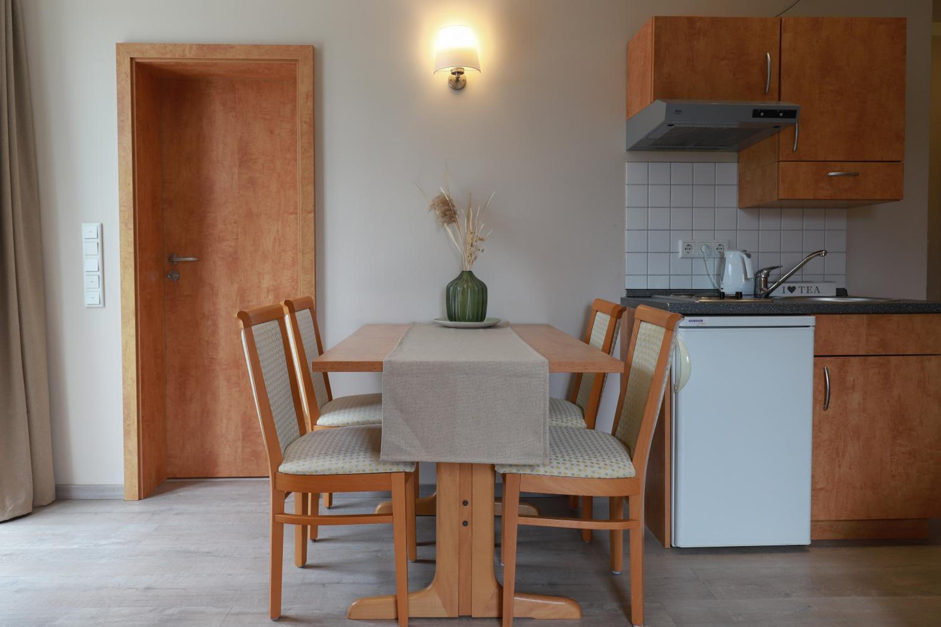 Apartment with Mountain View - Photo 8