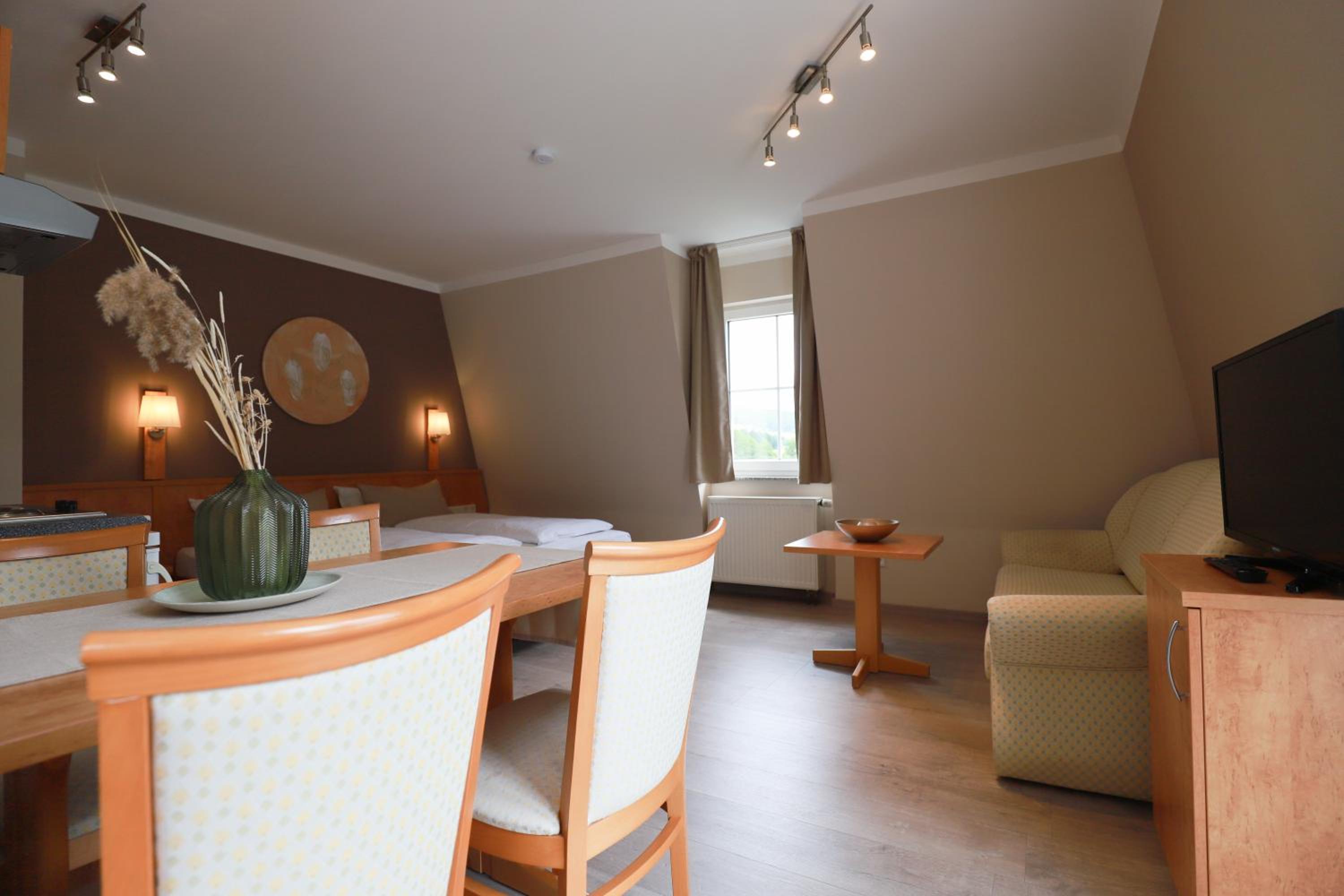 Apartment with Mountain View - Photo 11
