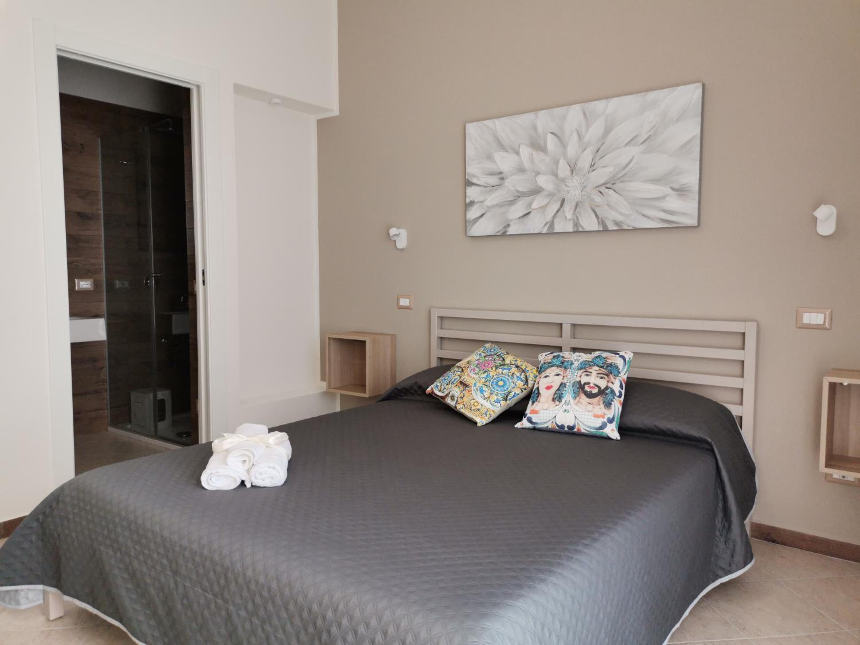Double Room with Balcony (2 Adults + 1 Child) - Photo 3