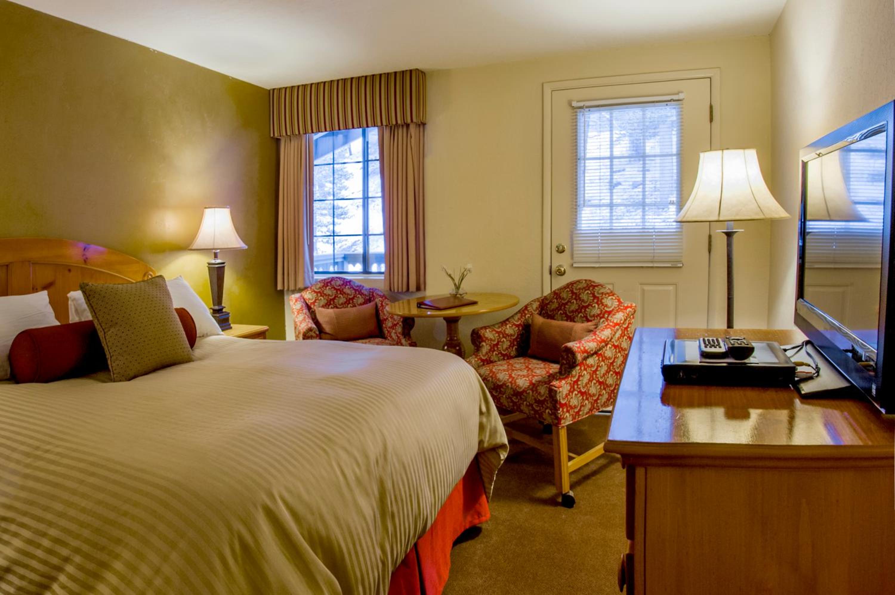 One Queen Bed Hotel Room - Photo 1