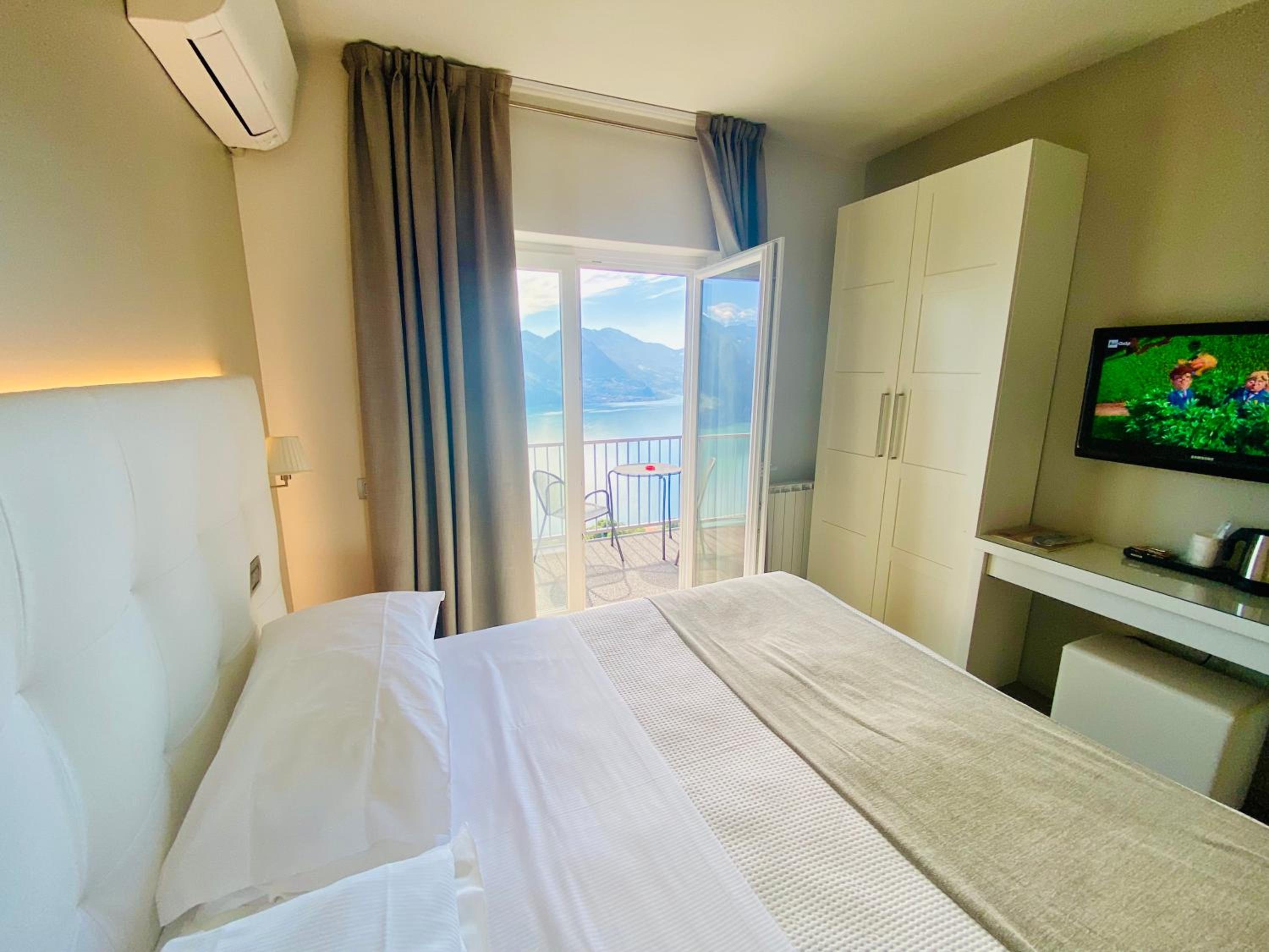Superior Double Room with Lake View photo 1