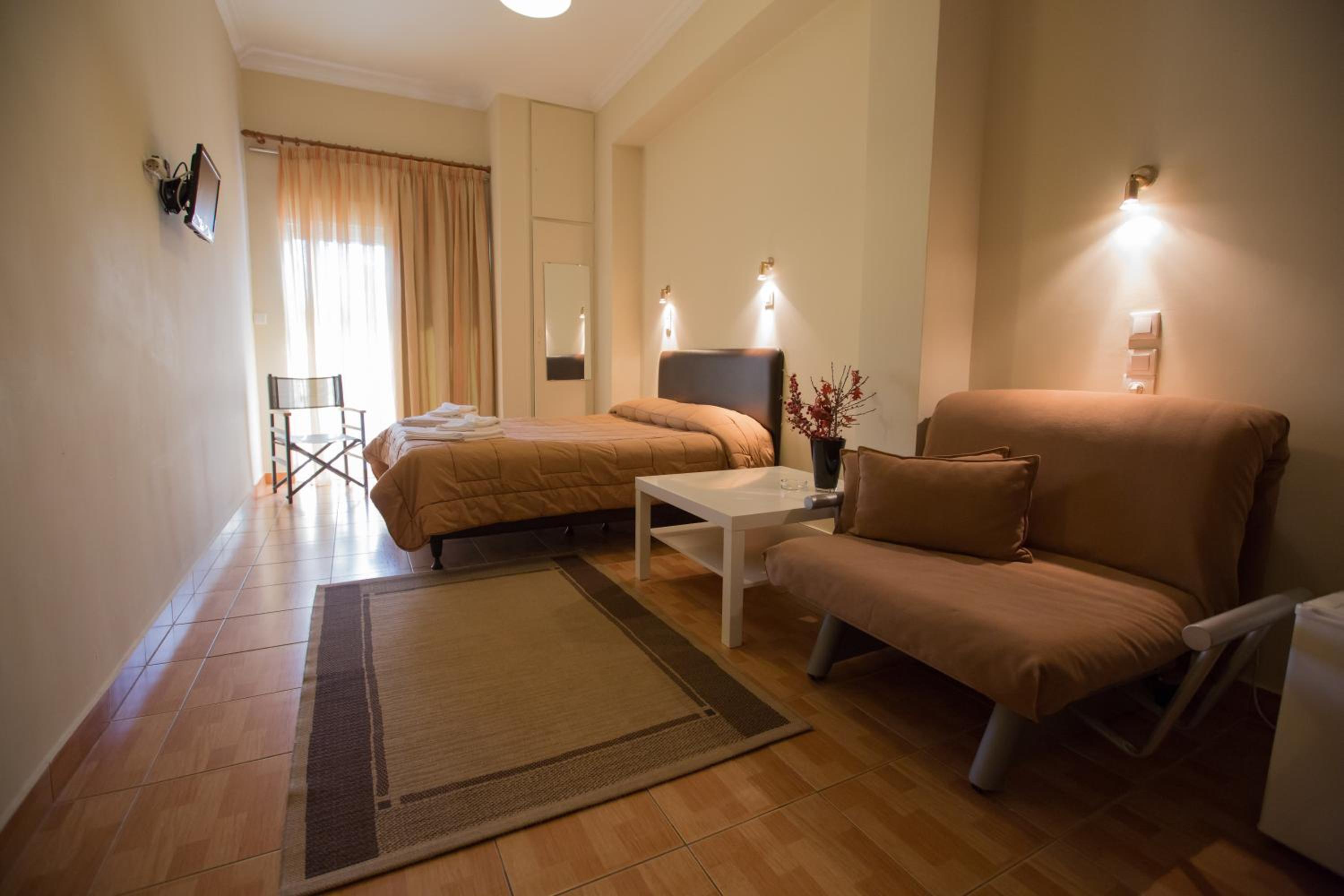 Standard Twin Room - Photo 1