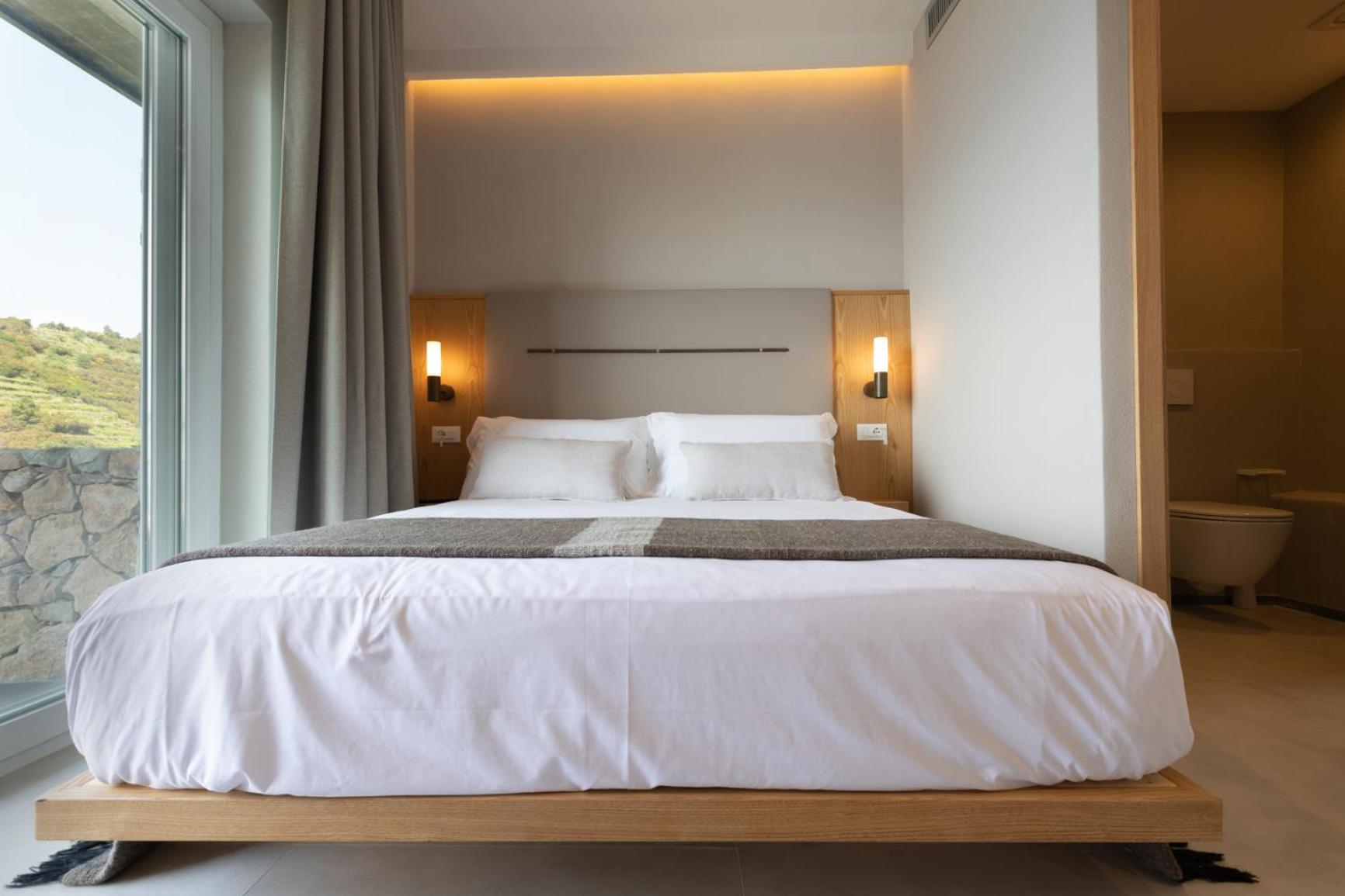 Double Room with Spa Bath - Photo 3