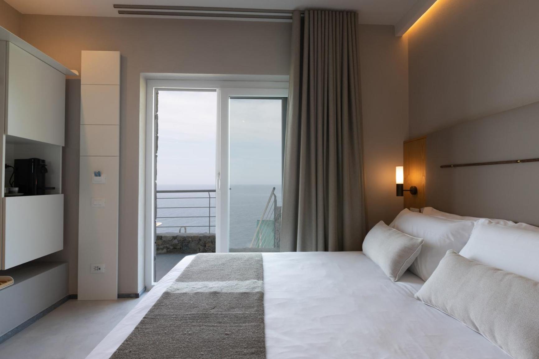 Double Room with Spa Bath - Photo 2