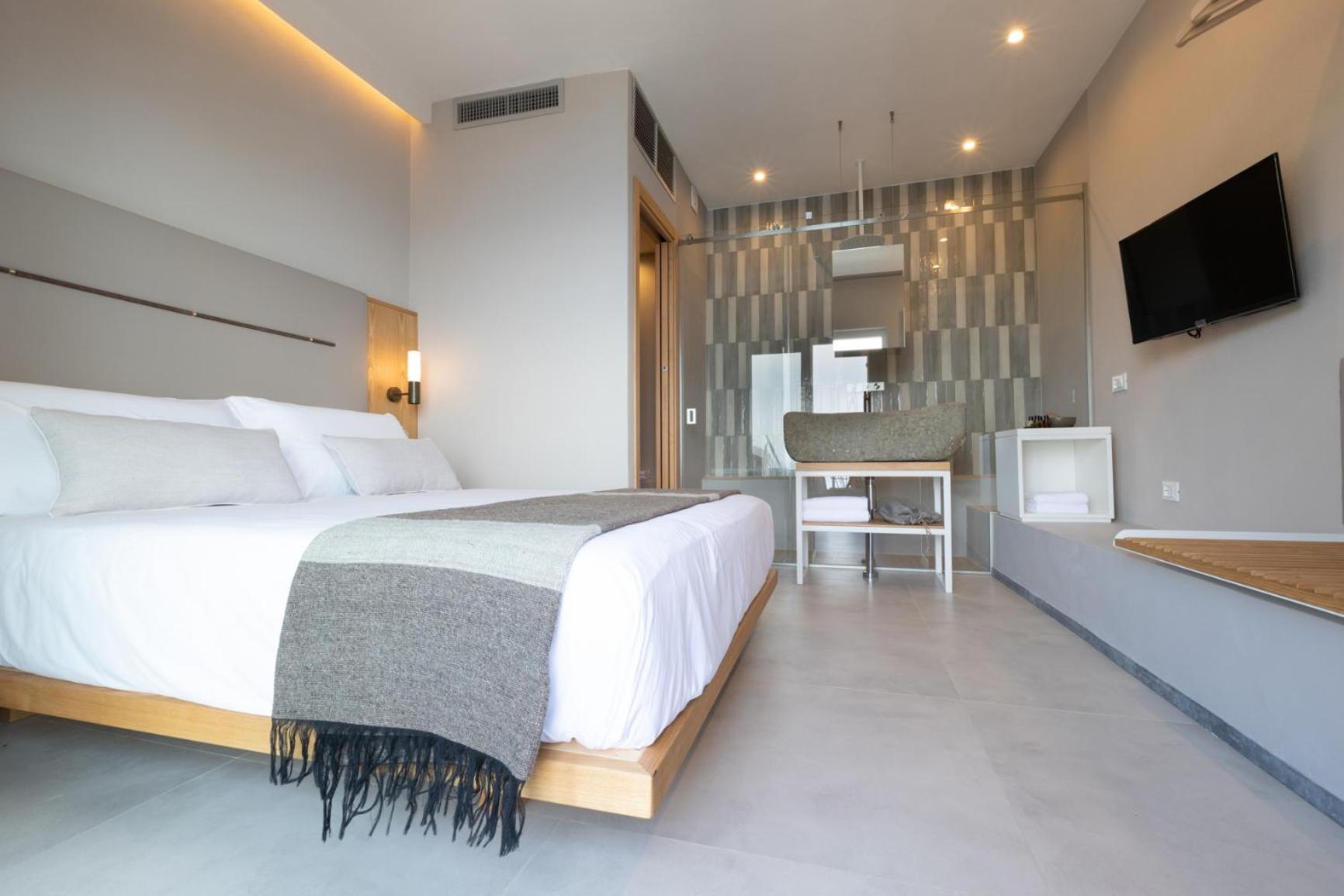 Double Room with Spa Bath - Photo 1