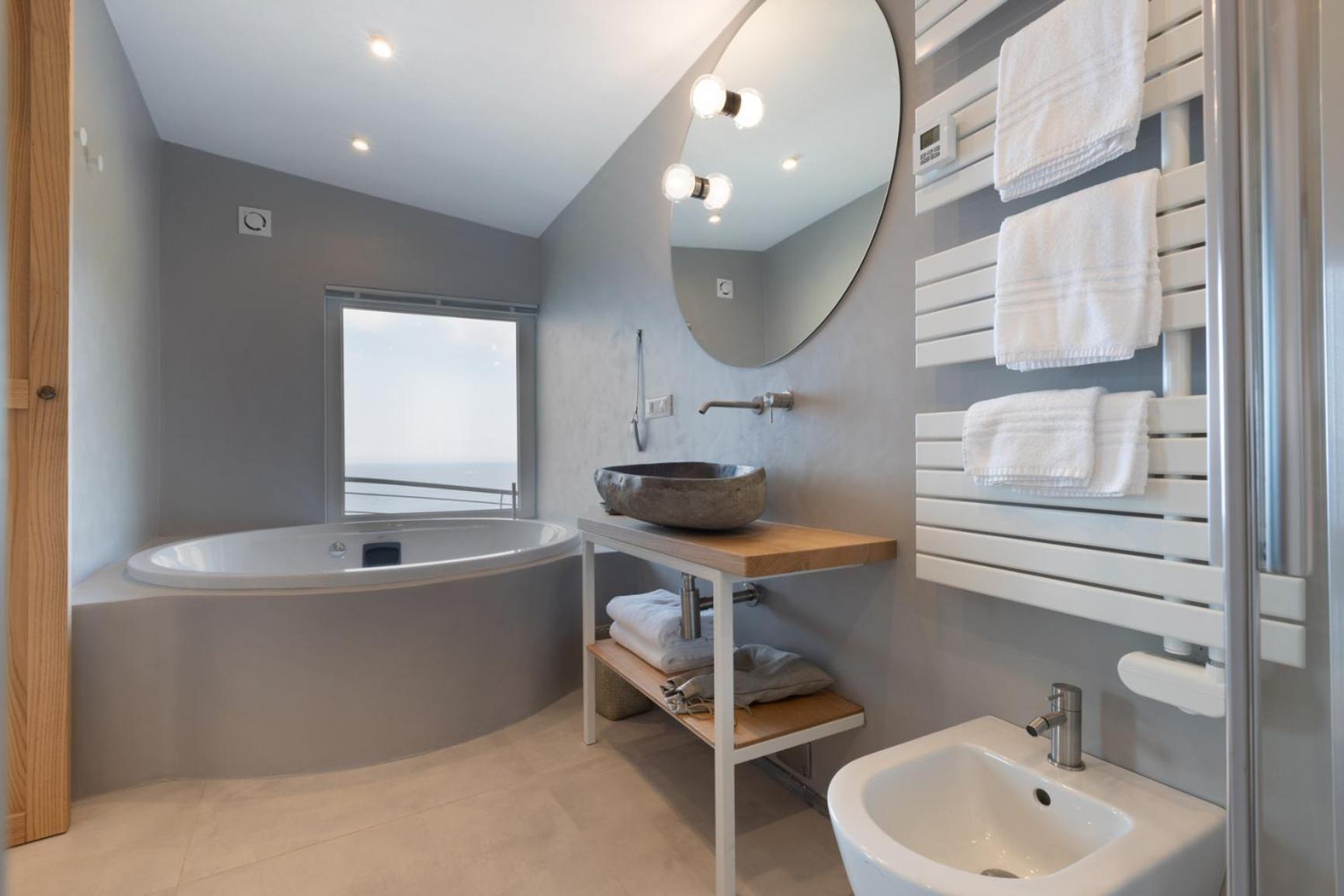 Deluxe Double Room with Sea View - Photo 5