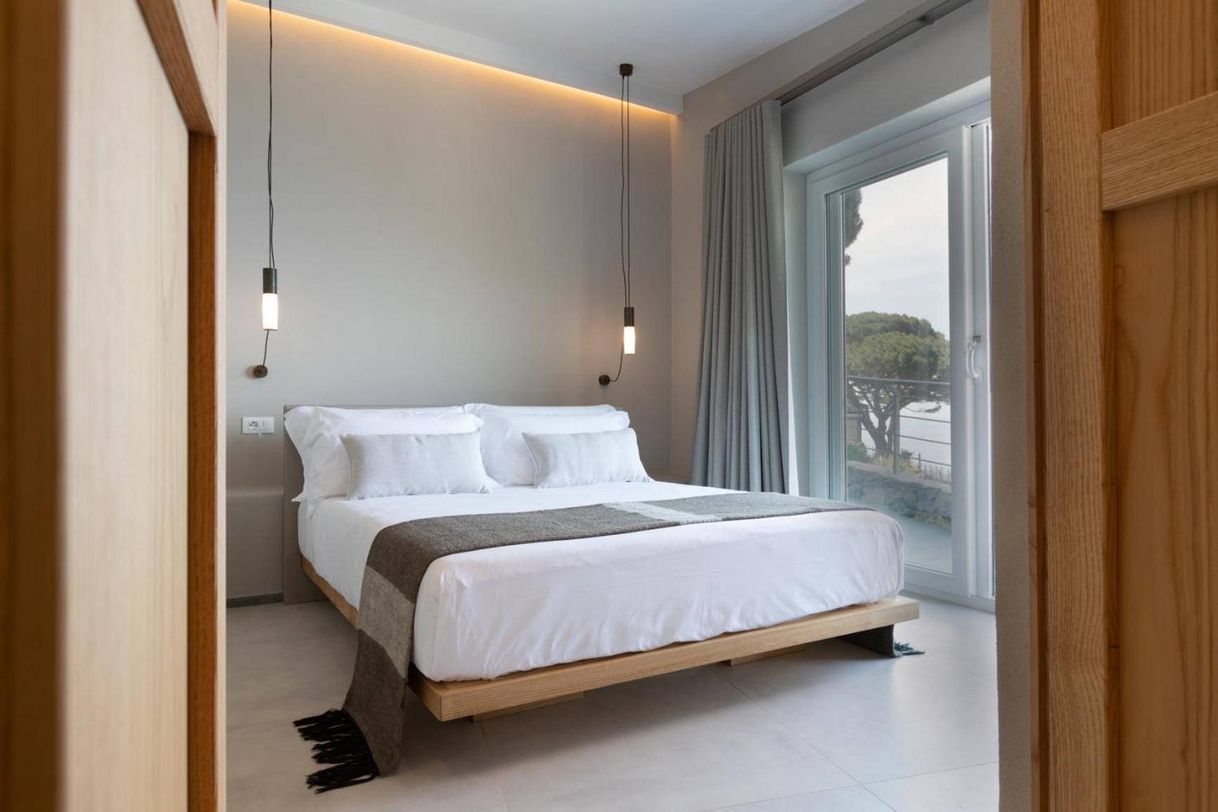 Deluxe Double Room with Sea View - Photo 1