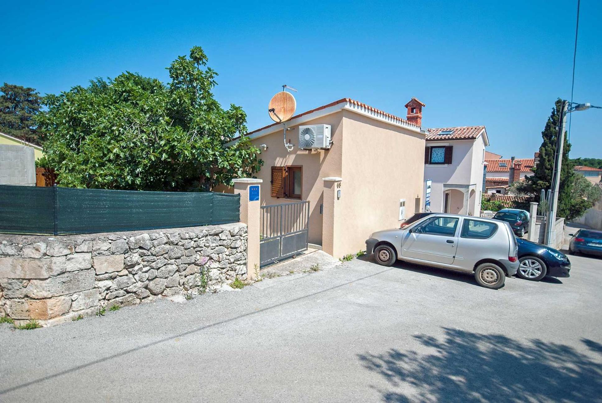 One-Bedroom House photo 2