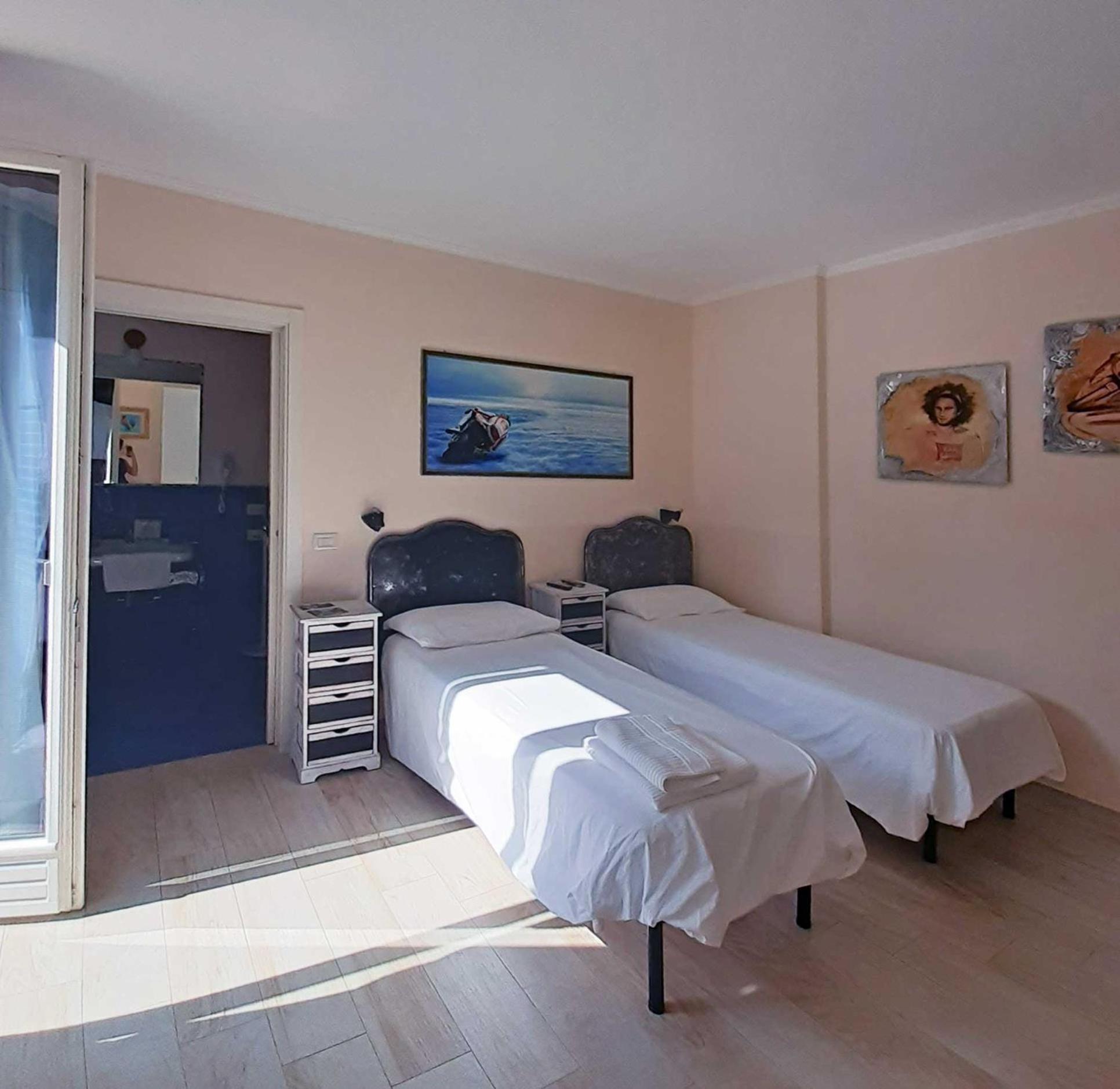Twin Room - Disability Access photo 2