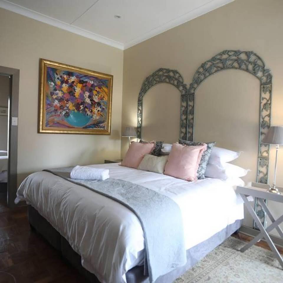Double or Twin Room with Shared Bathroom photo 1