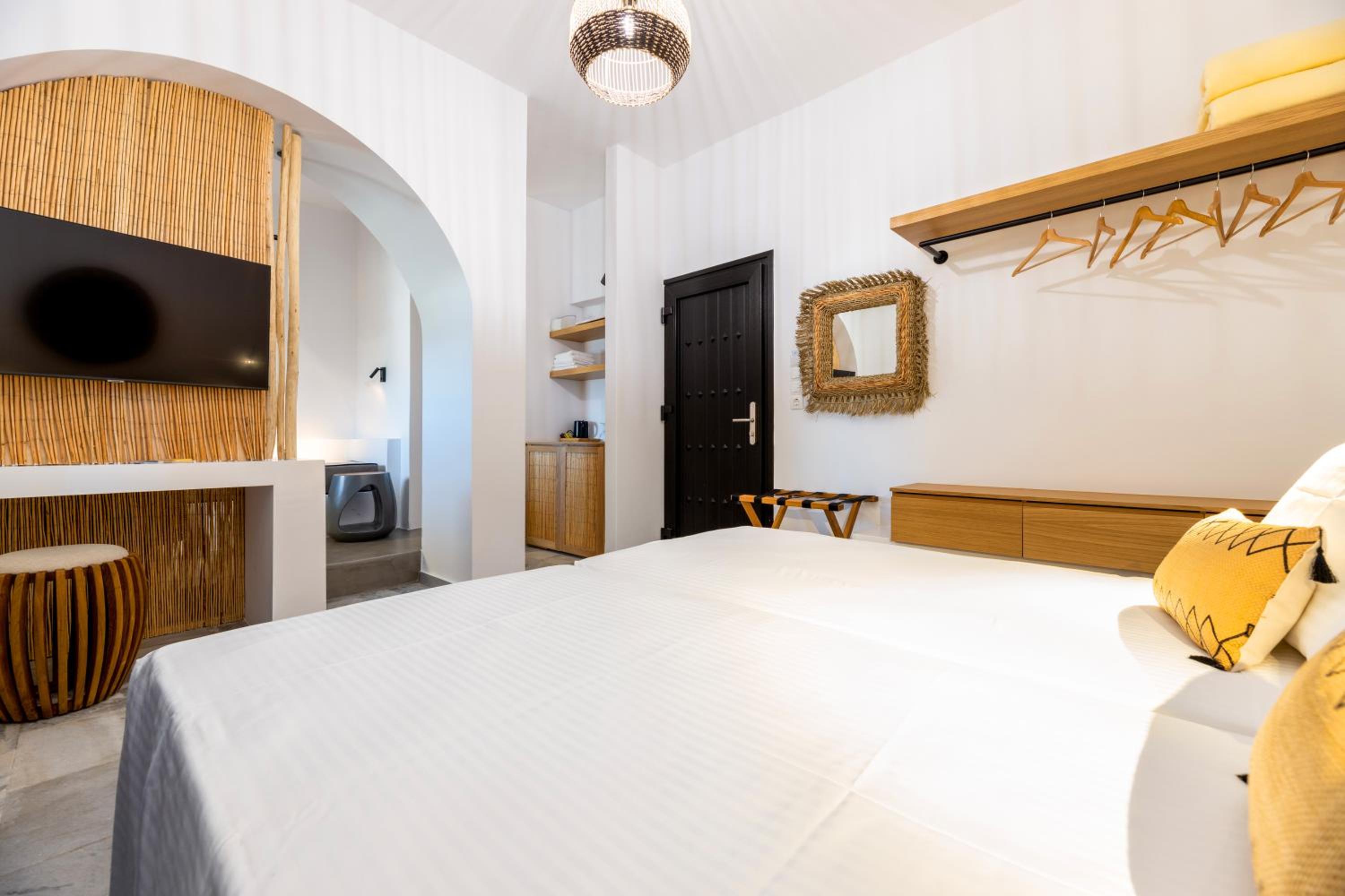Standard Double or Twin Room with Sea View - Photo 4
