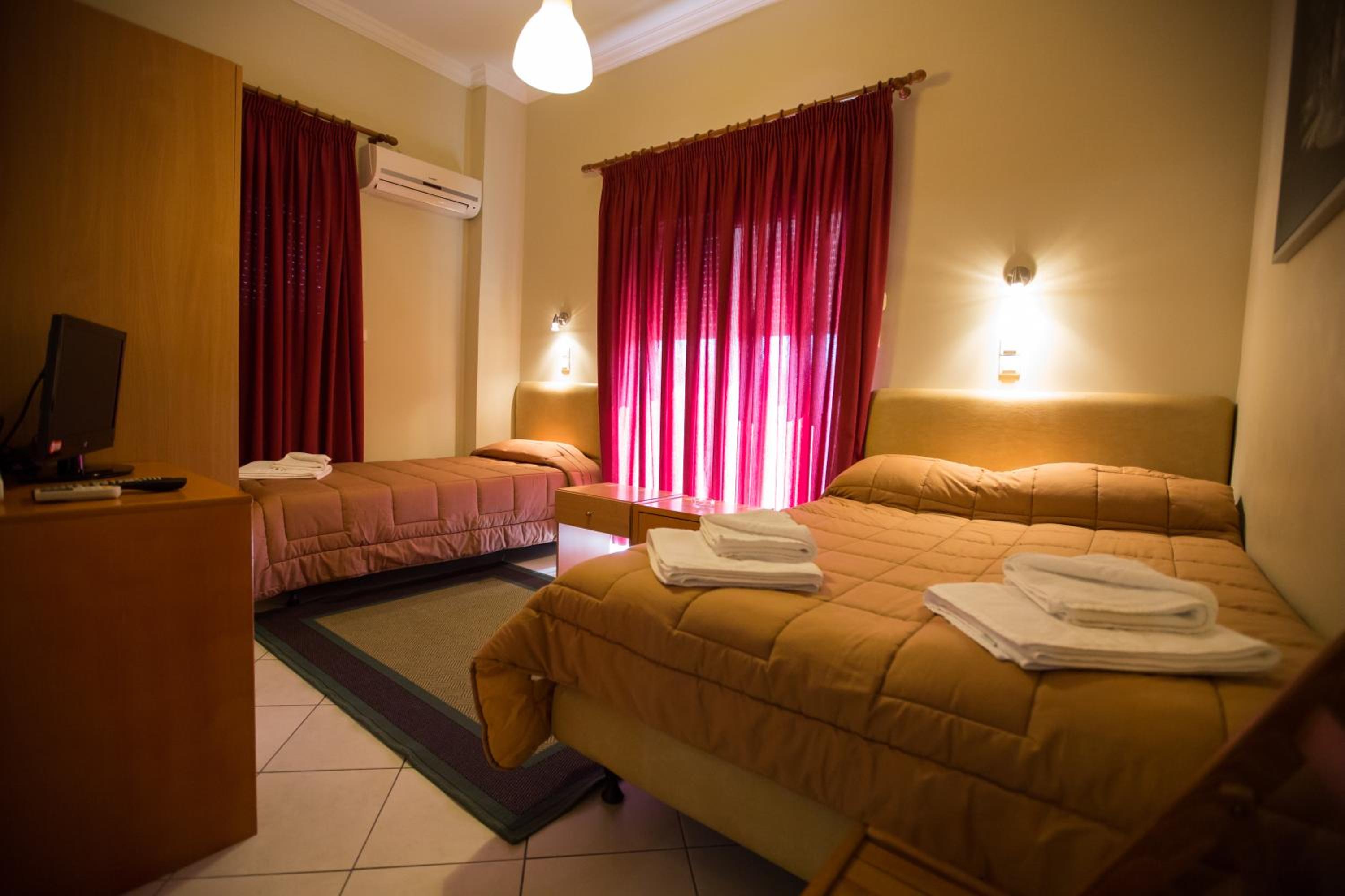 Standard Twin Room - Photo 3
