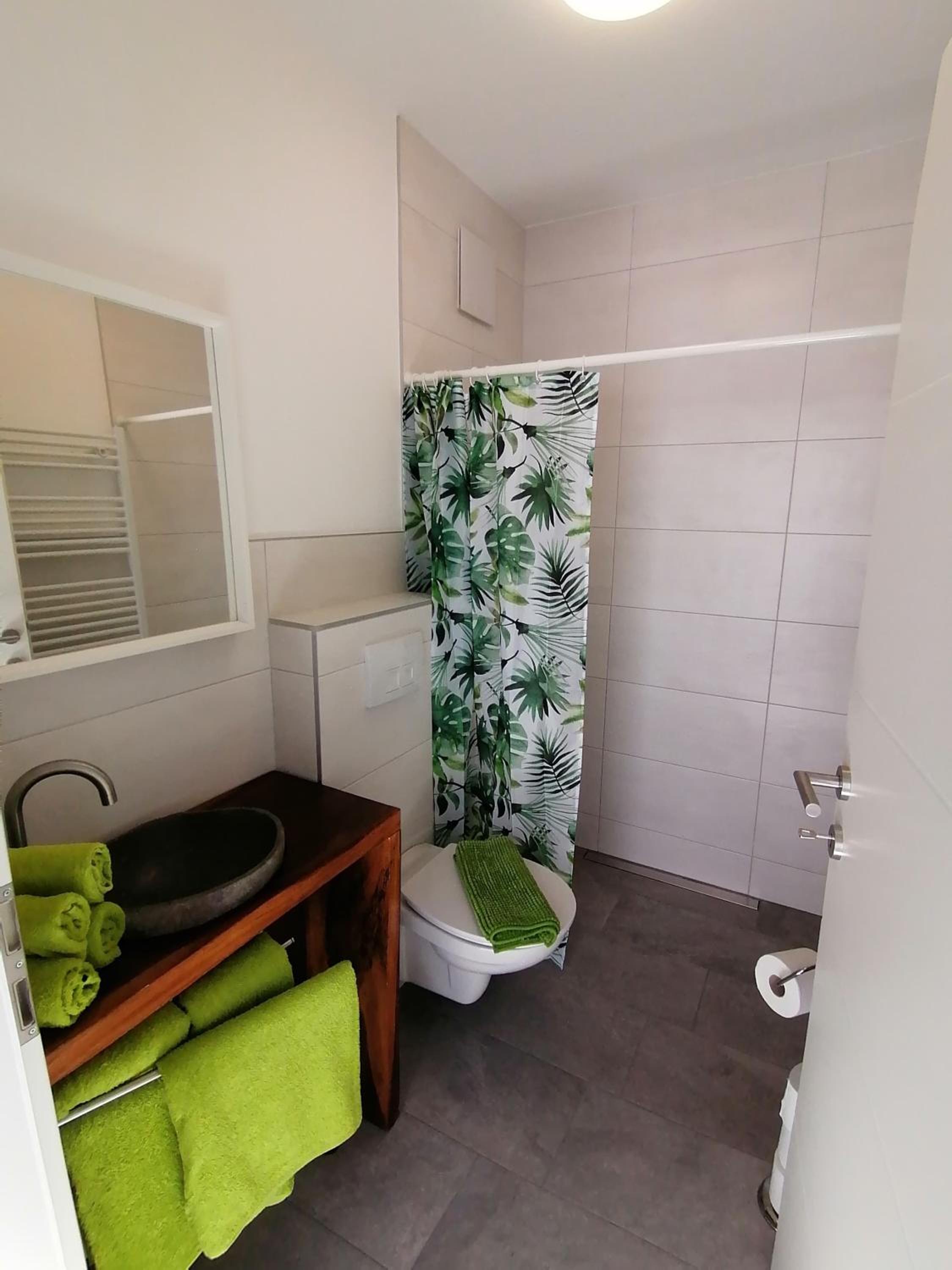 One-Bedroom Apartment - Photo 8