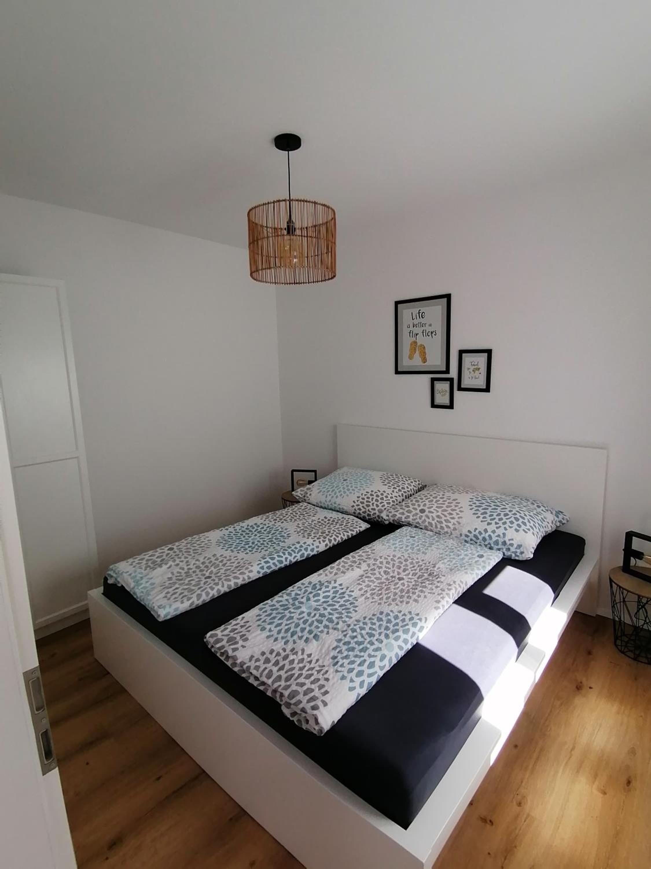 One-Bedroom Apartment - Photo 1