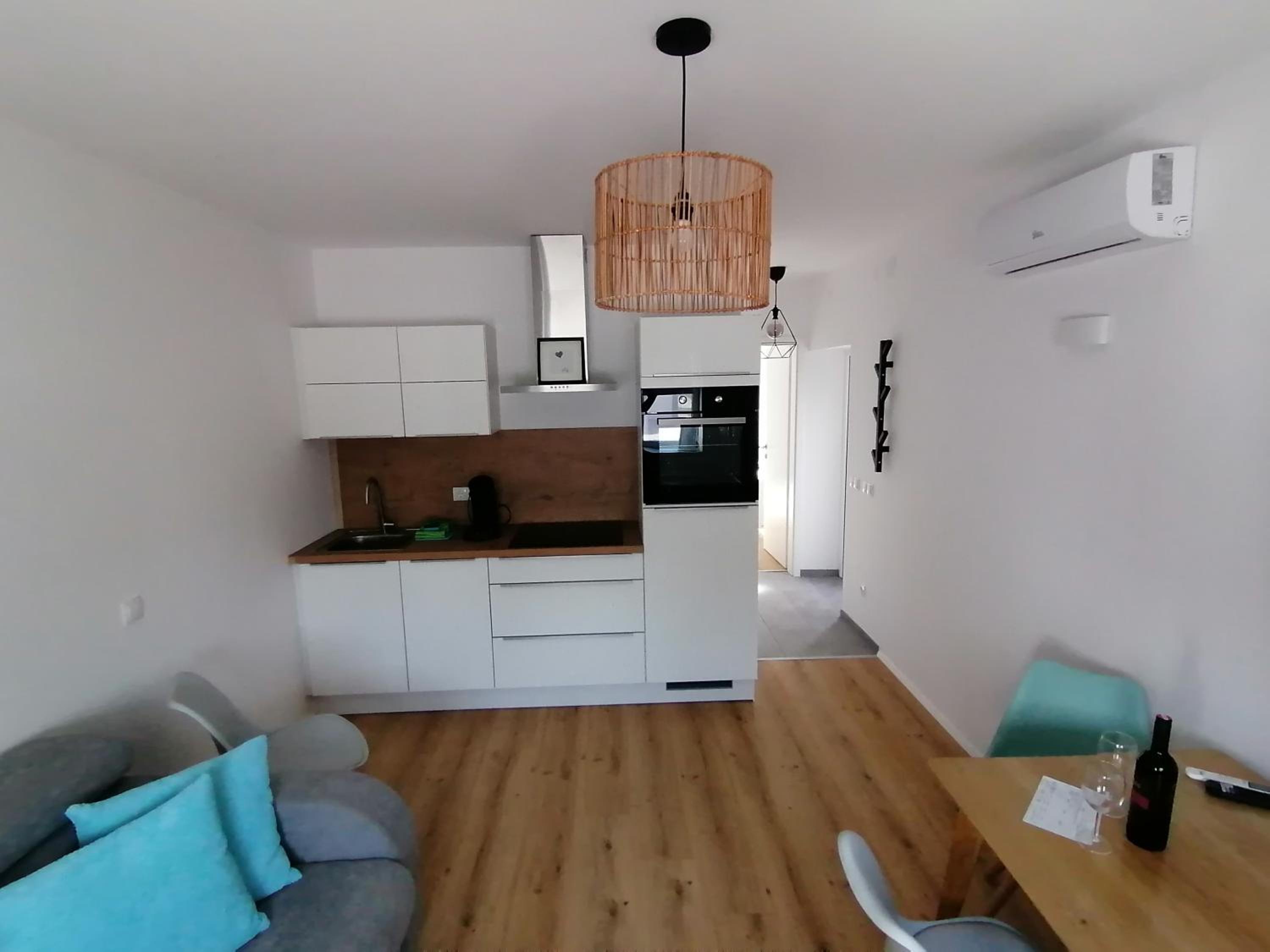 One-Bedroom Apartment - Photo 3