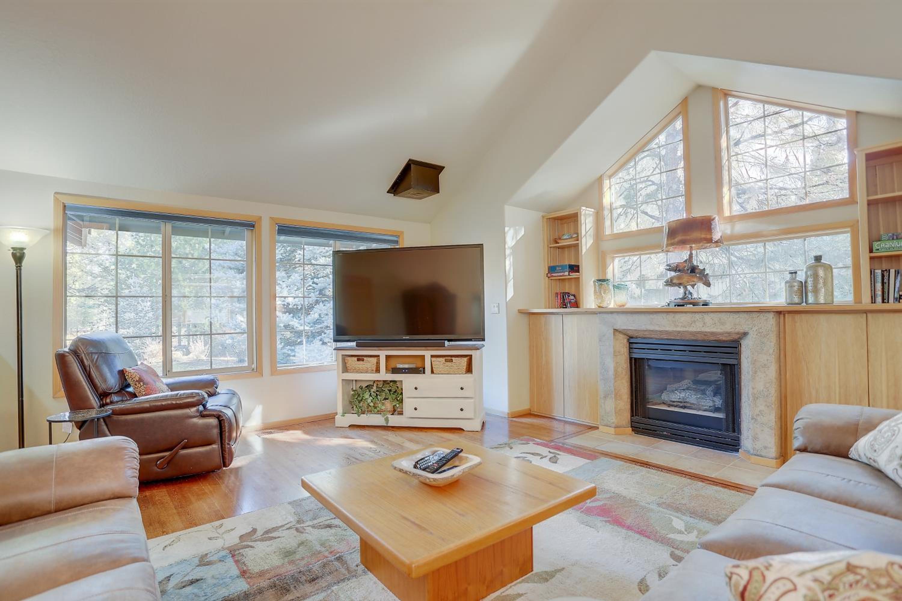 Three-Bedroom House photo 3