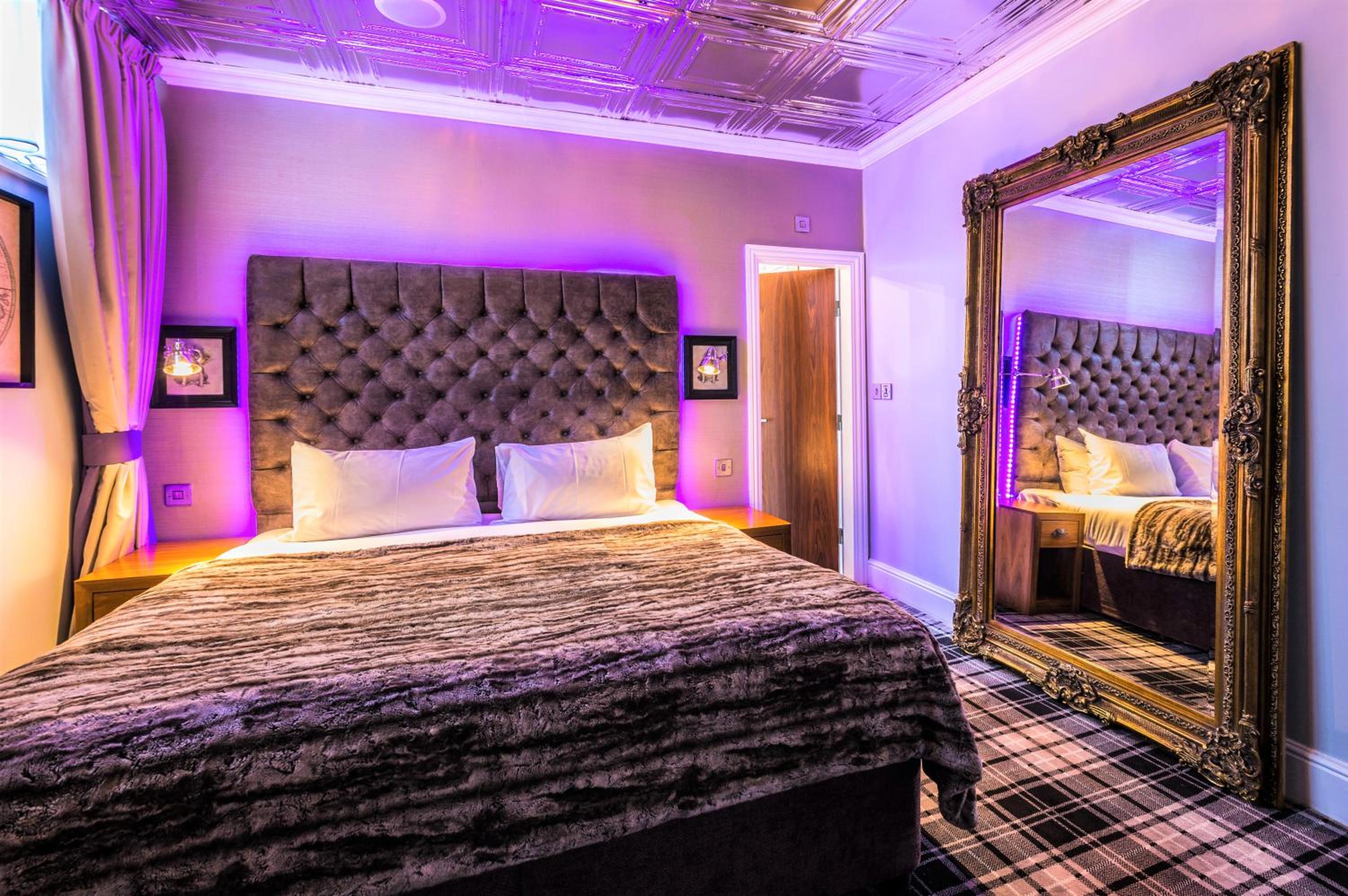 King Suite with Single Sofa Bed